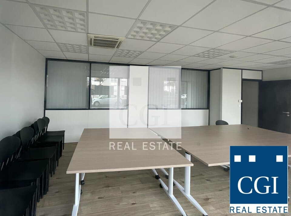 Local commercial · 334 m² · Location — photo 3