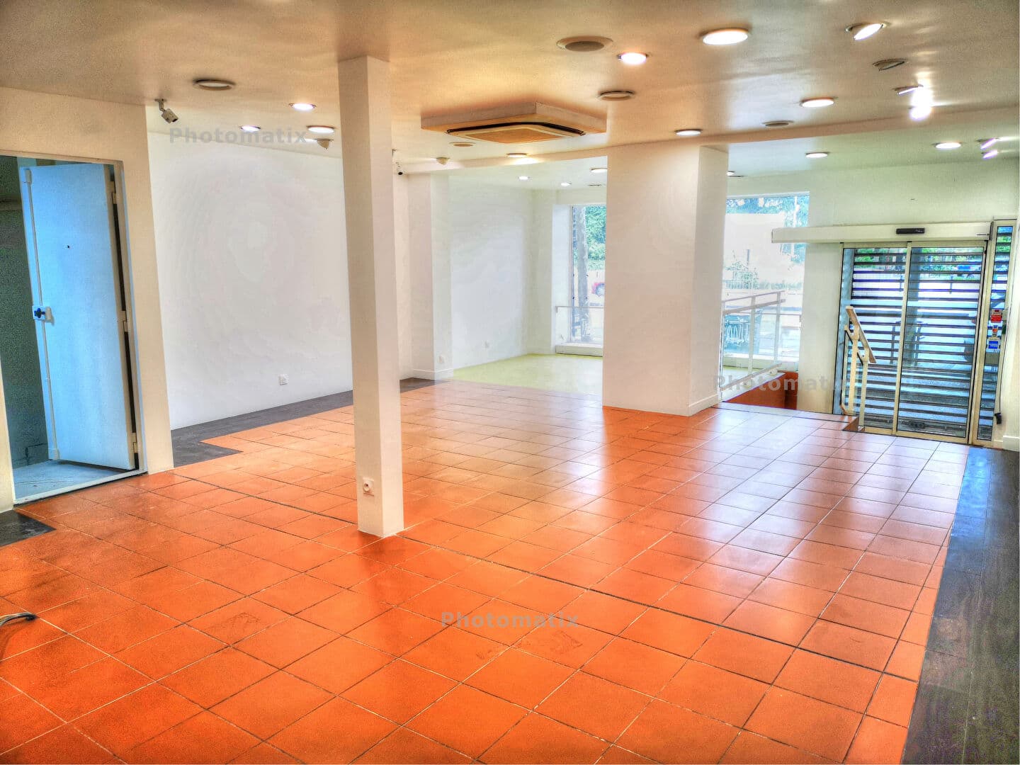 Local commercial 97 m² — HAUTS DE SEINE — photo 1