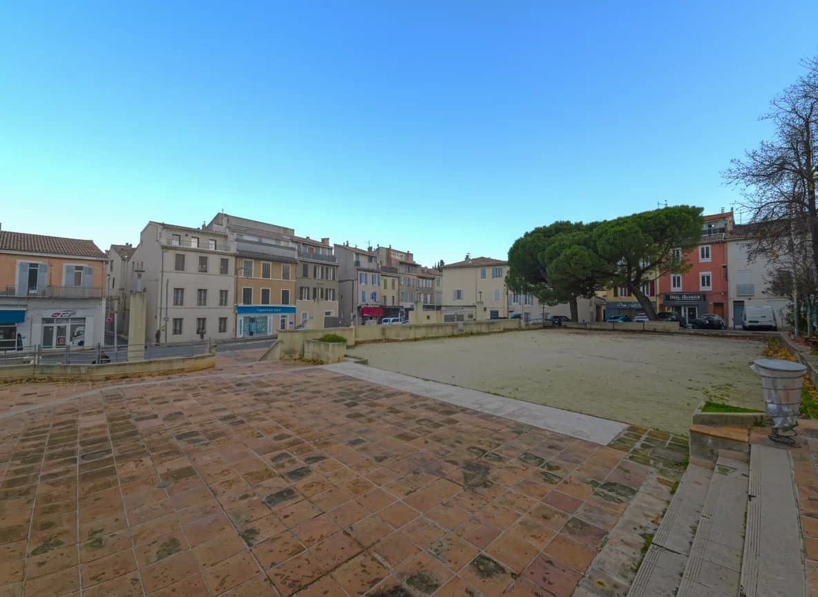 Local commercial · 47 m² · Location — photo 2