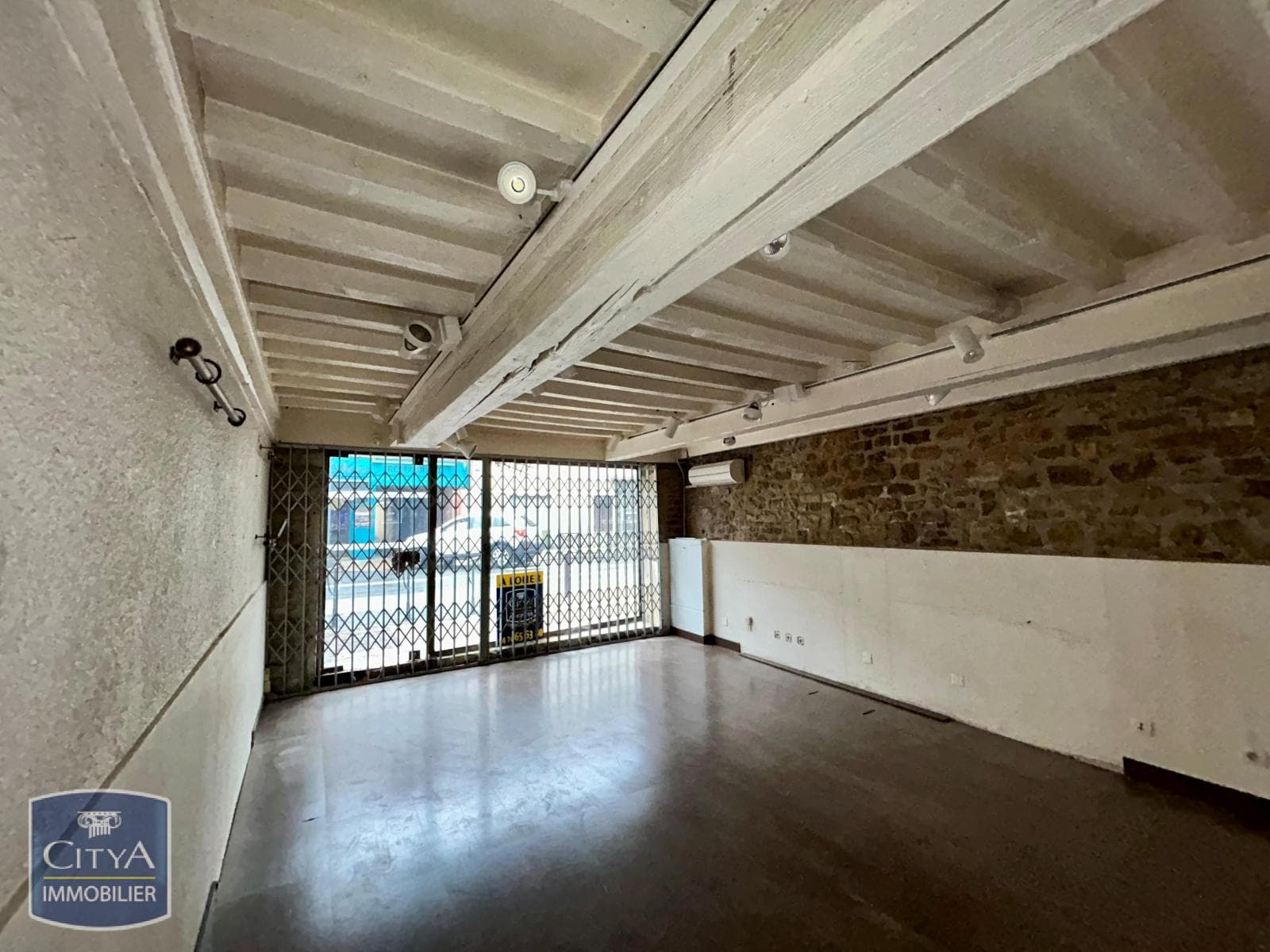 Local commercial · Location — photo 2