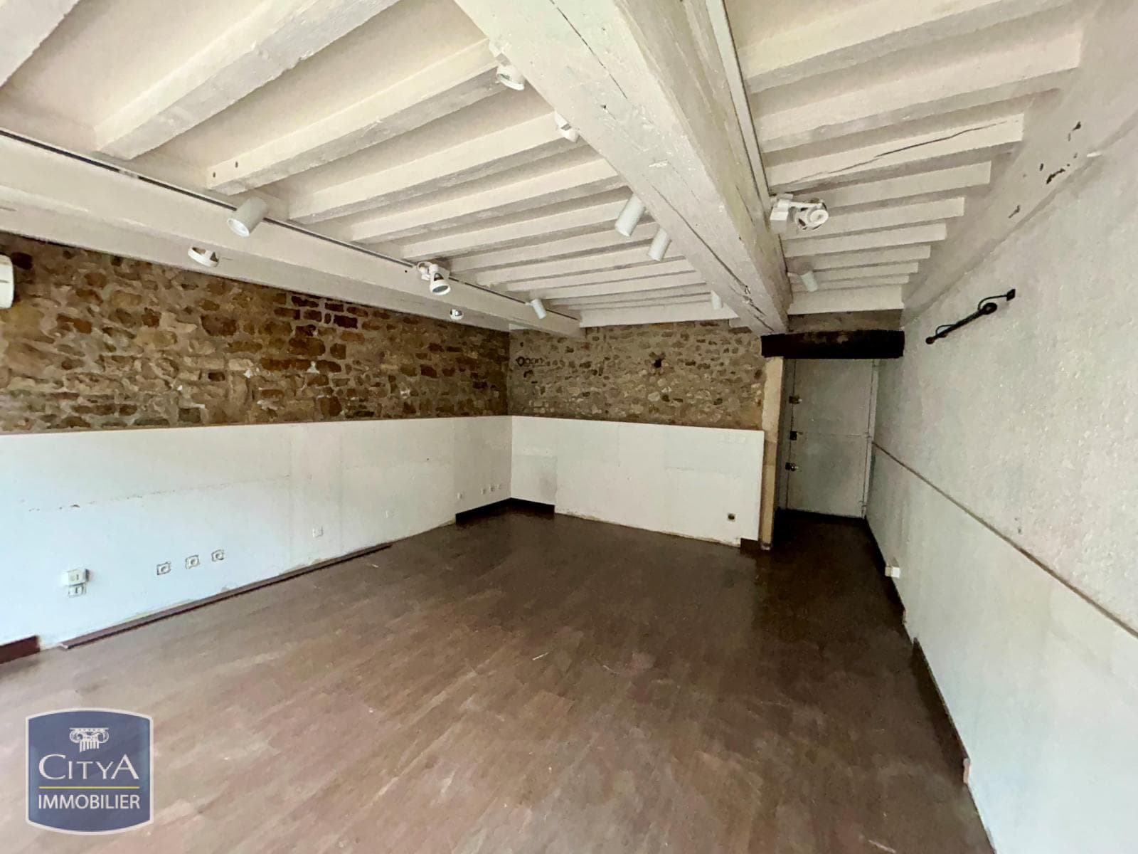 Local commercial · Location — photo 3