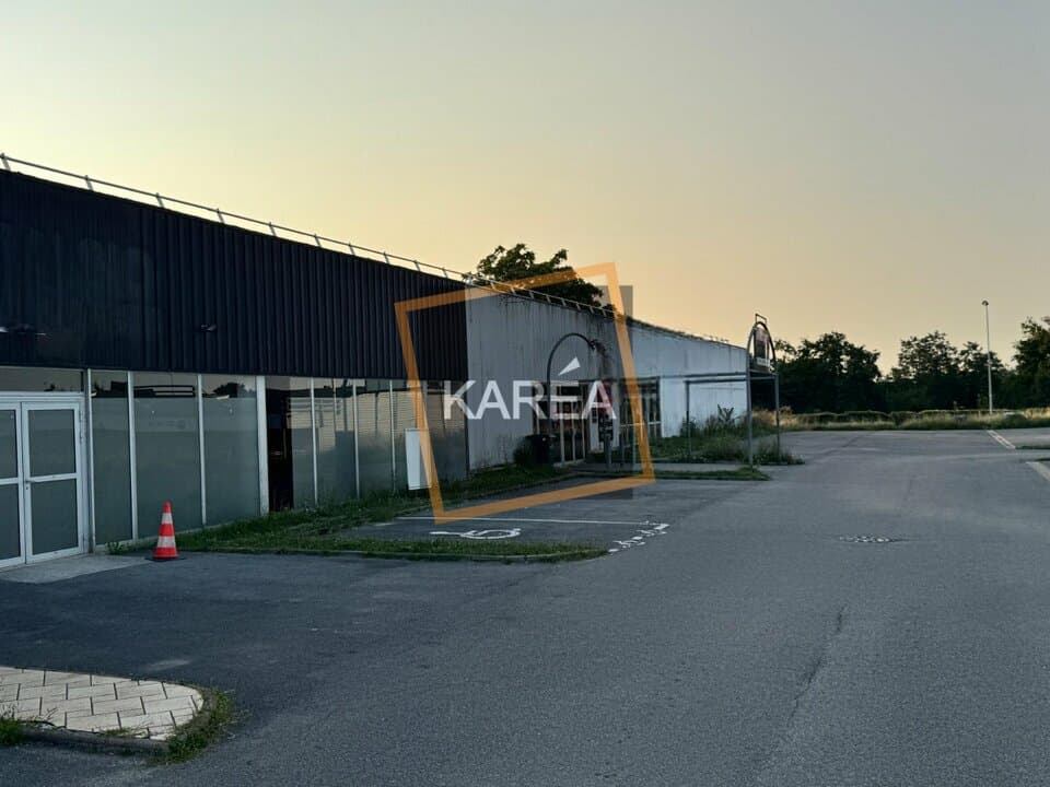 Local commercial 400 m² — MEAUX — photo 1