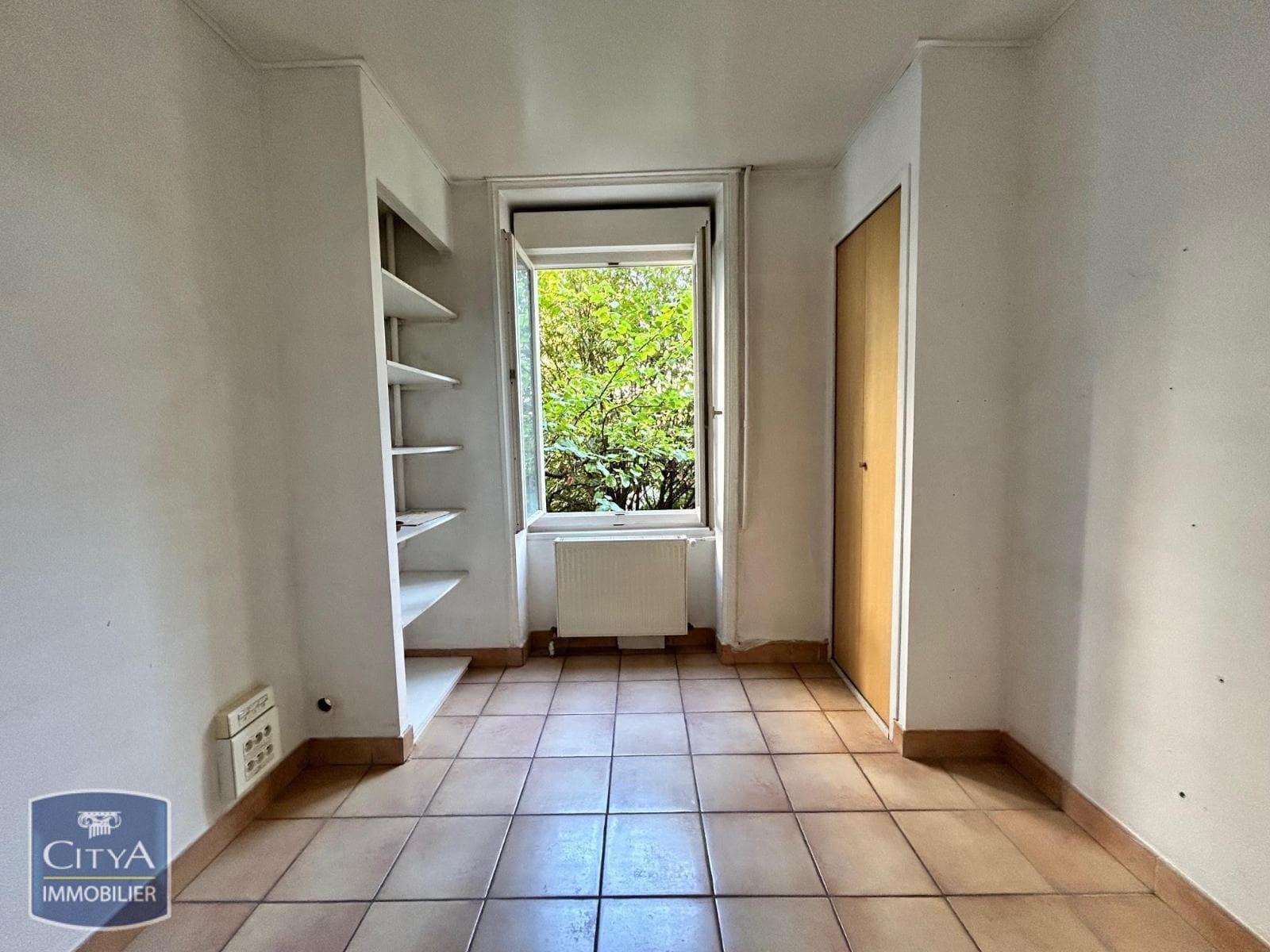 Local commercial · 75 m² · Achat des murs — photo 2