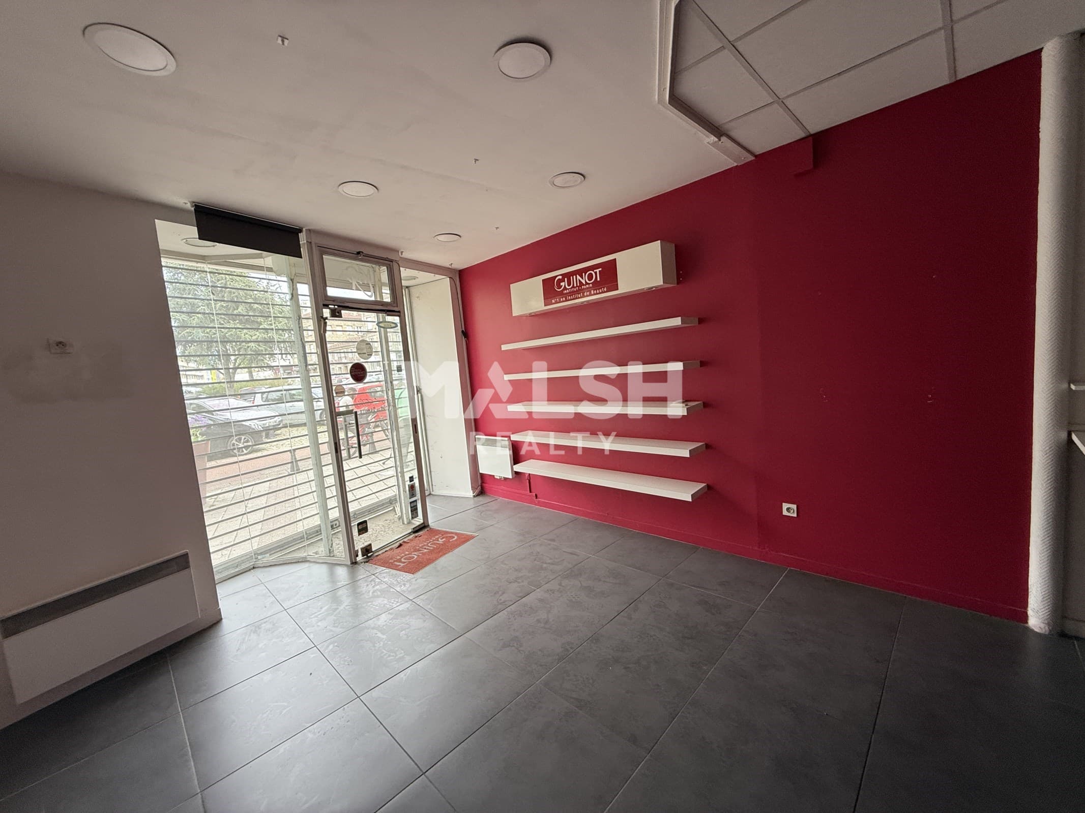 Local commercial 142 m² — LOIRE — photo 1