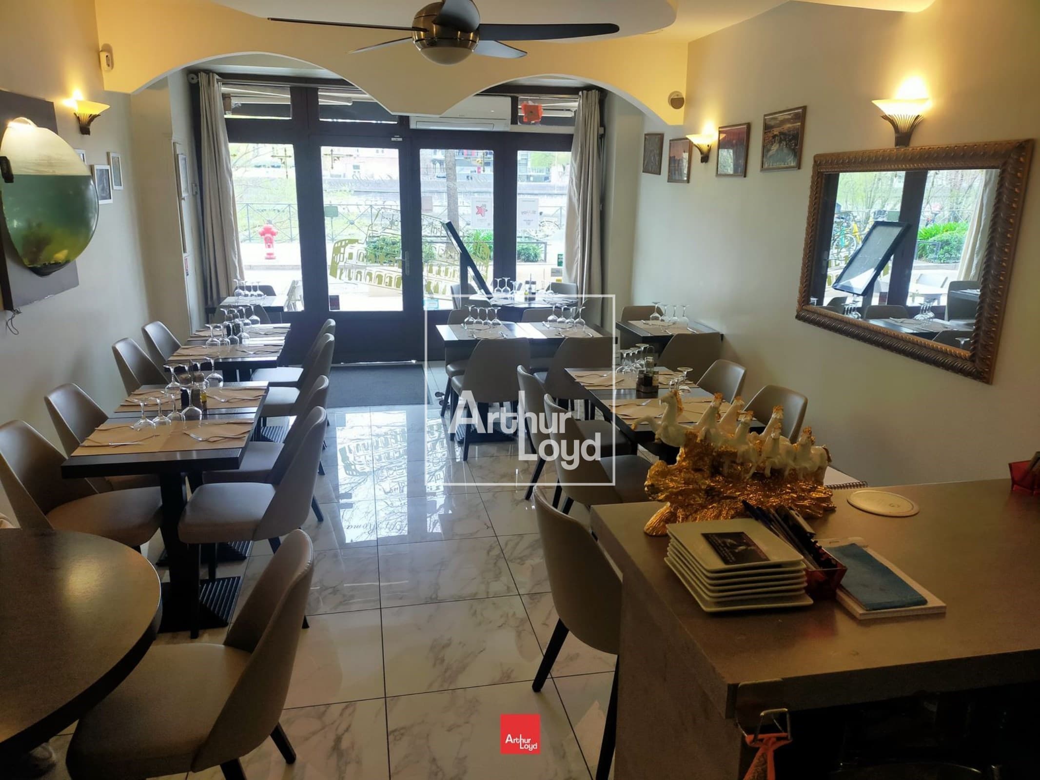 Local commercial 62 m² — GRENOBLE — photo 1