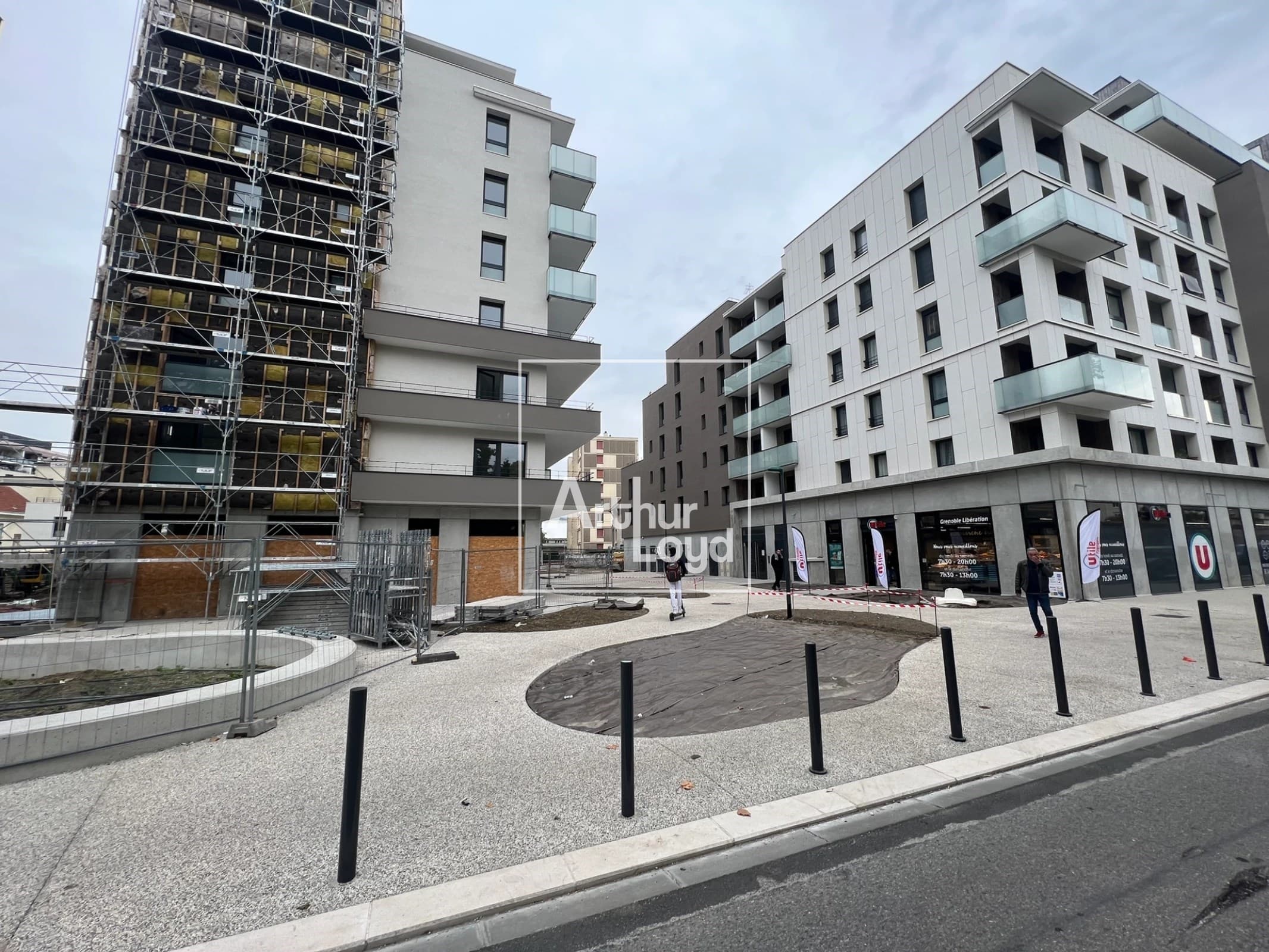 Local commercial · 76 m² · Location — photo 2