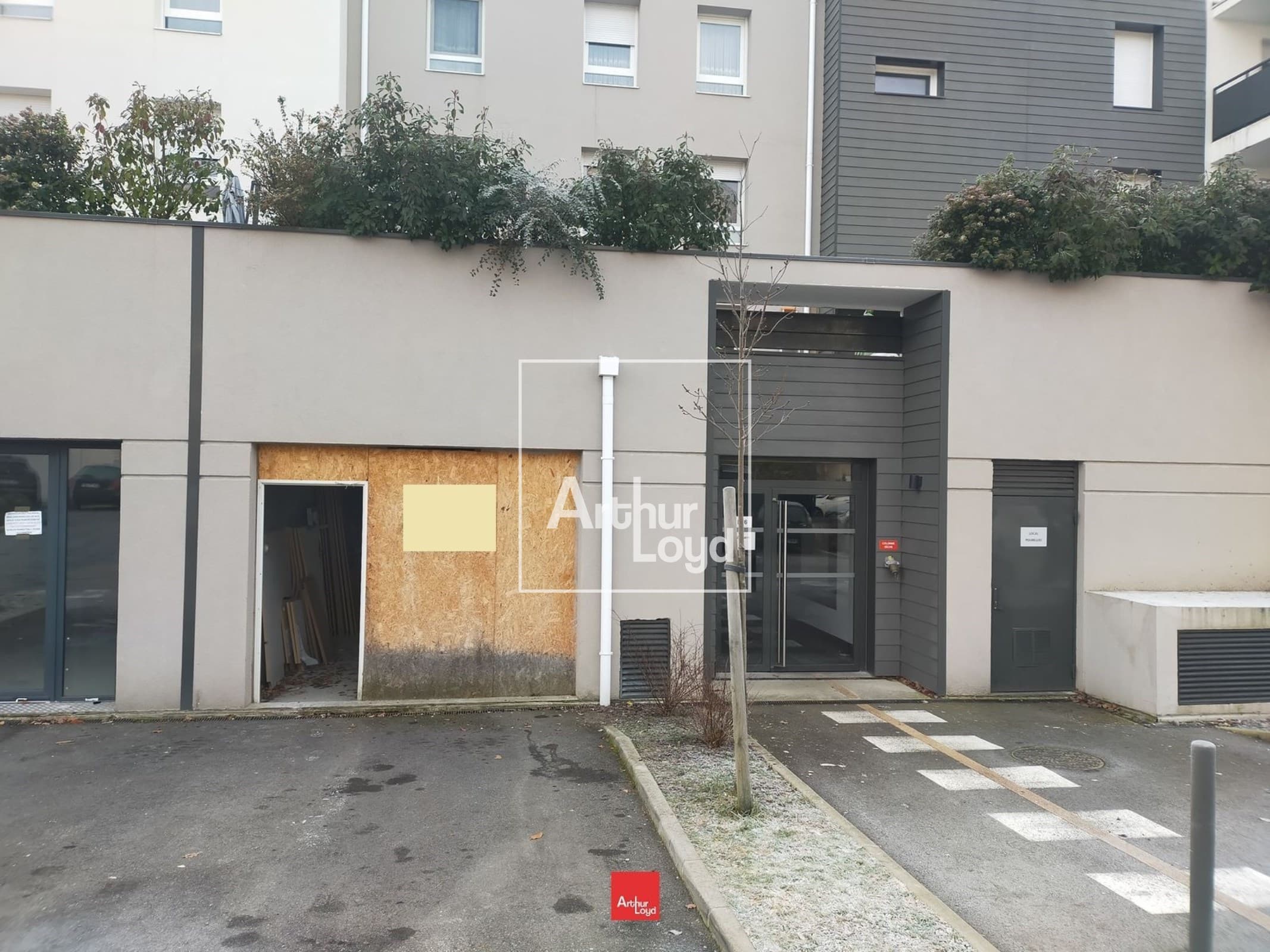 Local commercial · 145 m² · Location — photo 3