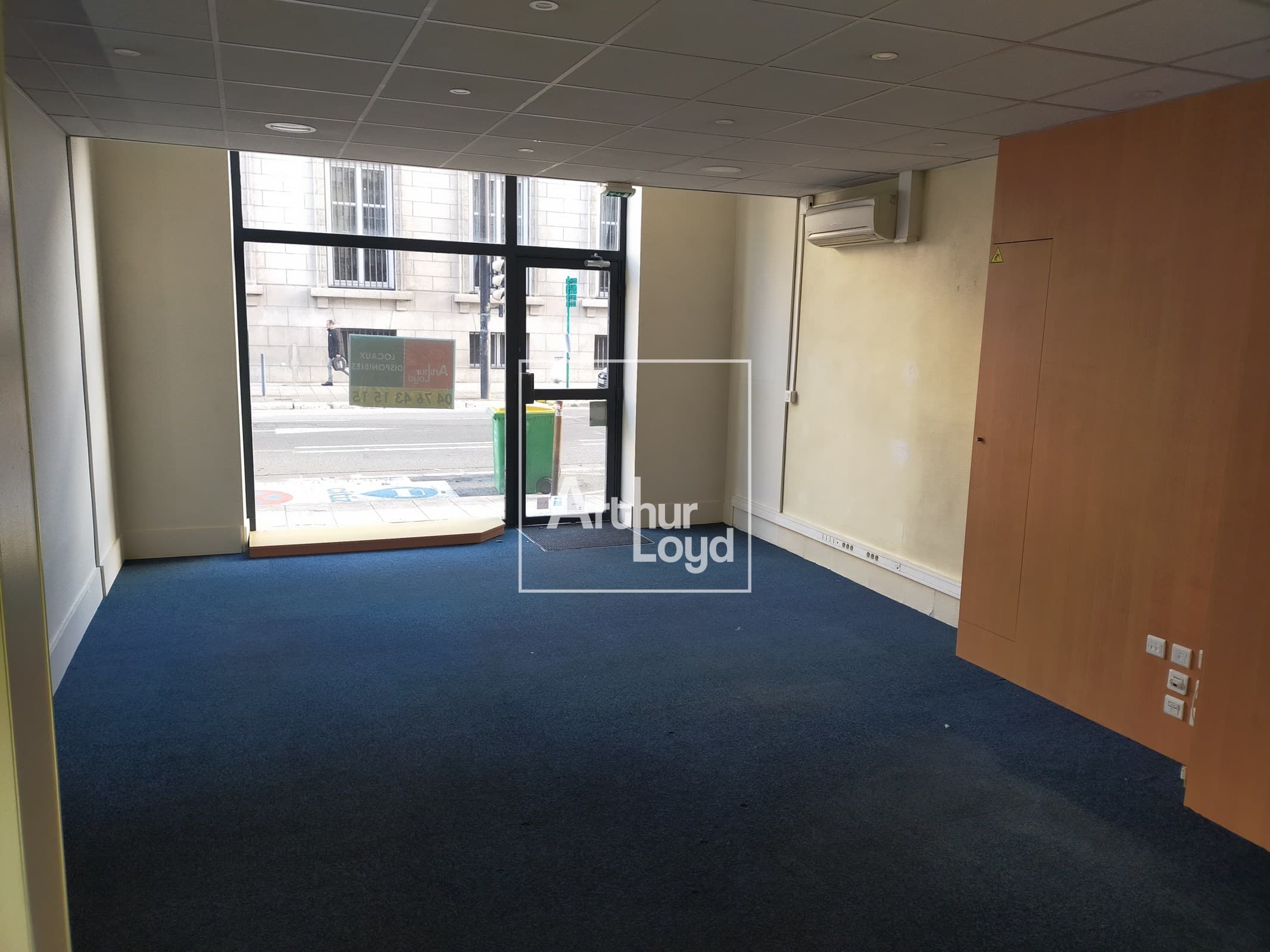 Local commercial · 84 m² · Achat des murs — photo 2
