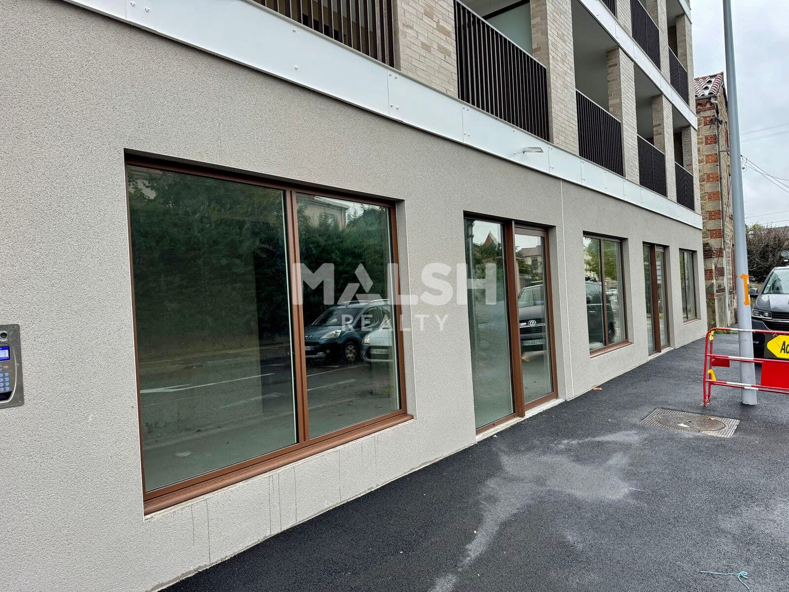 Local commercial 140 m² — LOIRE — photo 1