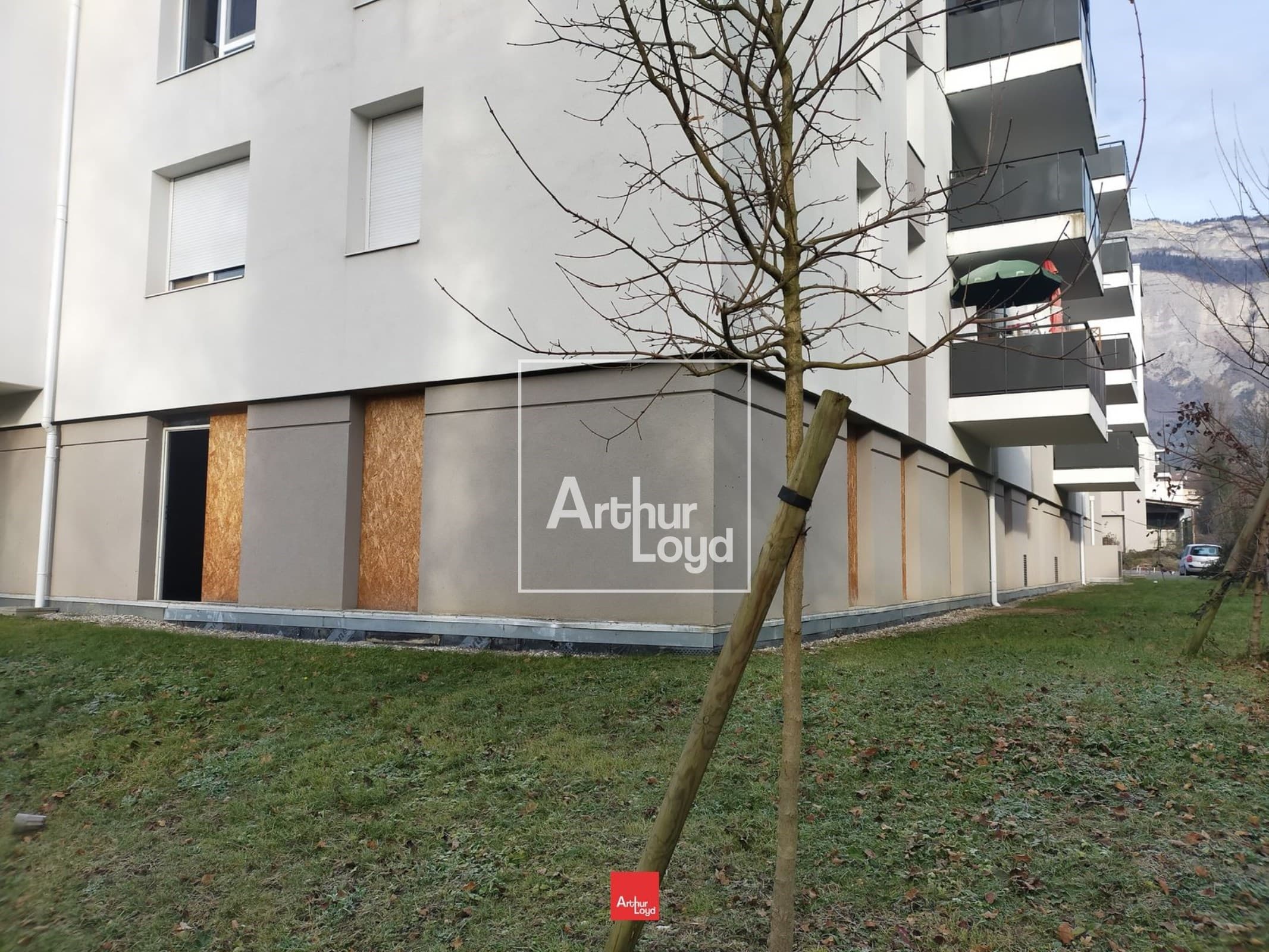 Local commercial · 288 m² · Location — photo 2