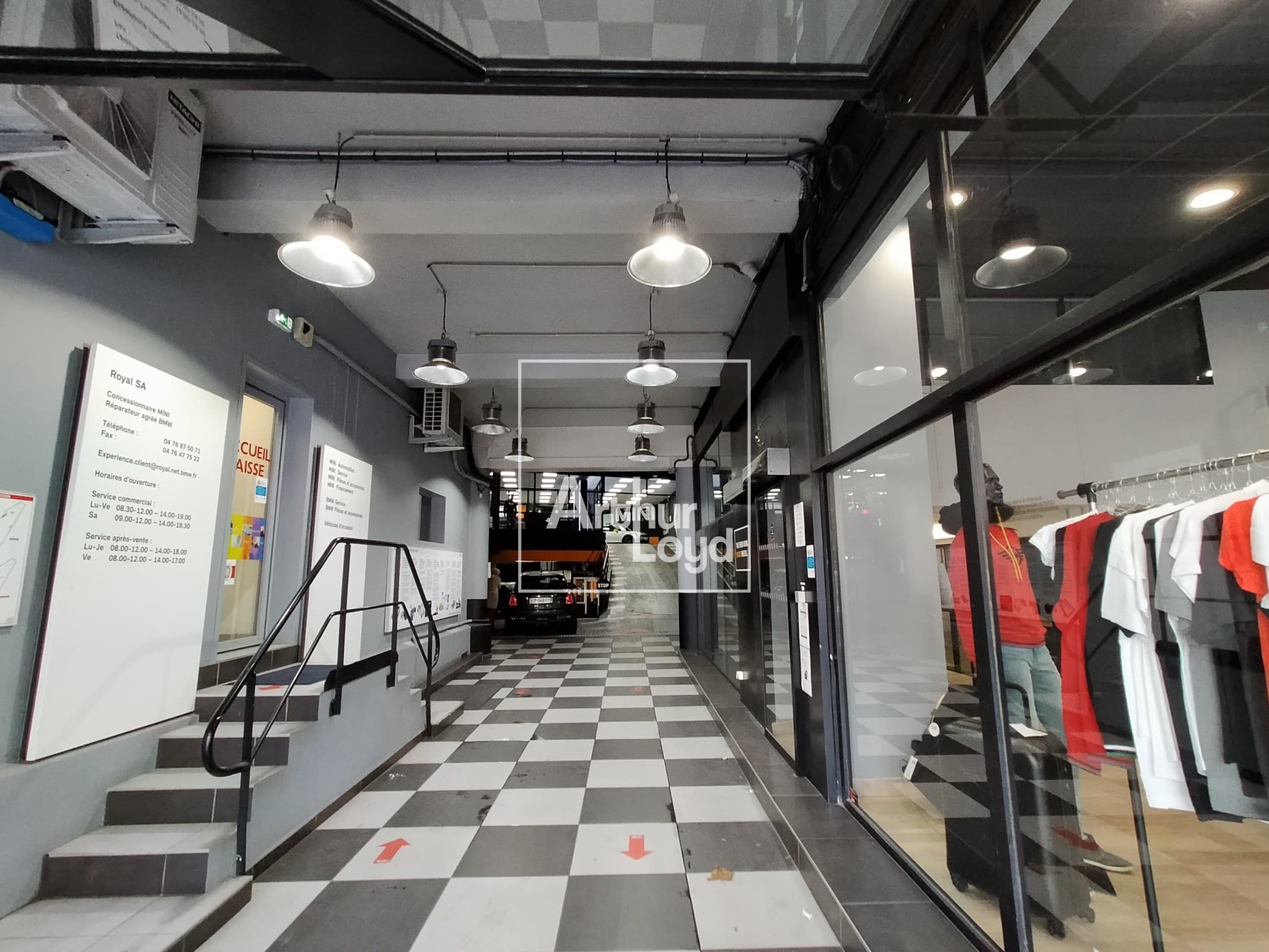 Local commercial · 1950 m² · Location — photo 3