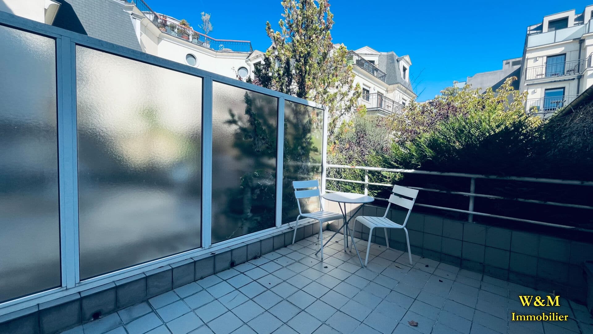 Local commercial 69 m² — HAUTS DE SEINE — photo 1