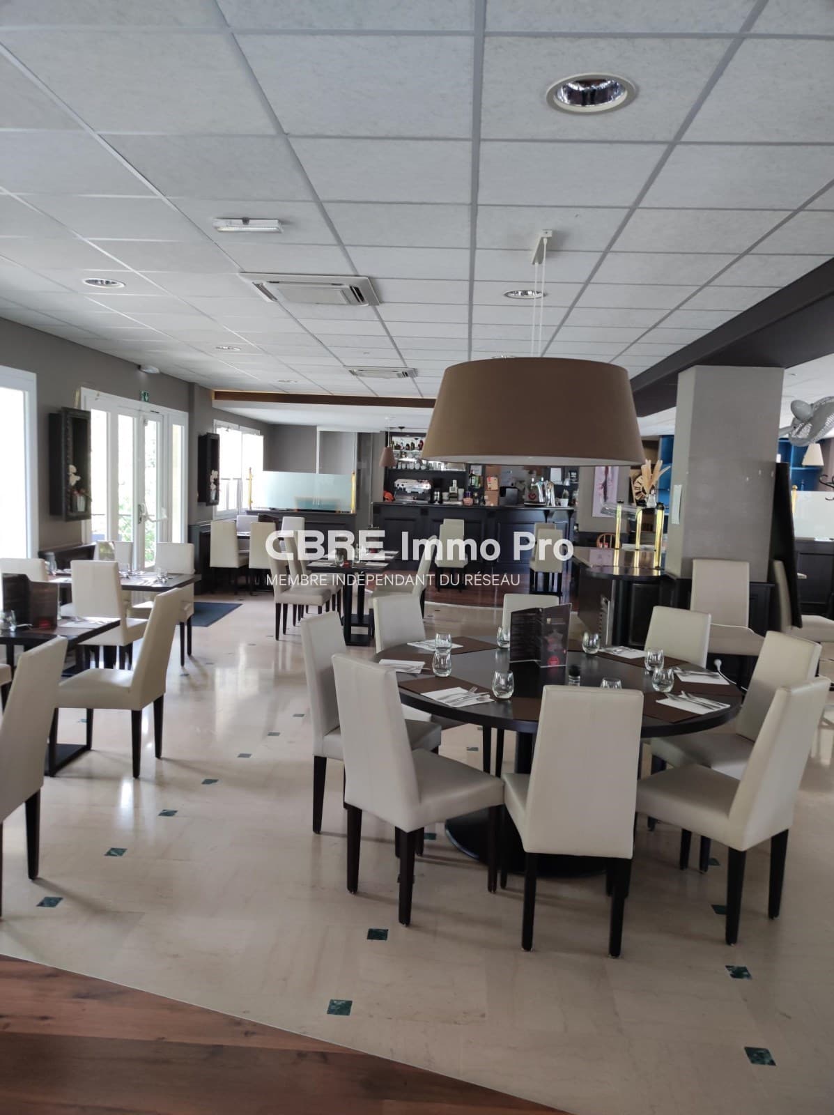 Local commercial 900 m² — VIENNE — photo 1