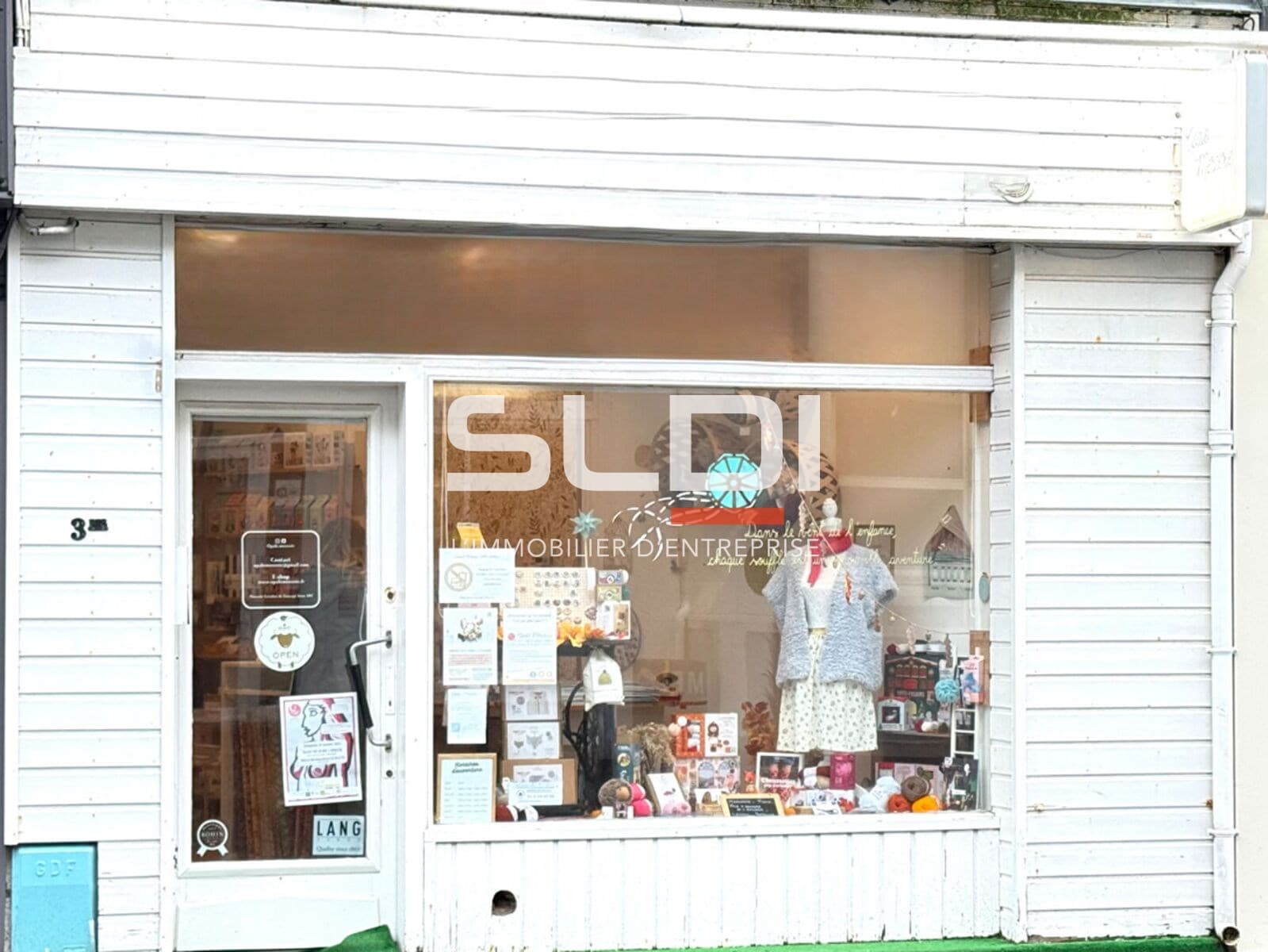 Local commercial · 77 m² · Achat des murs — photo 1