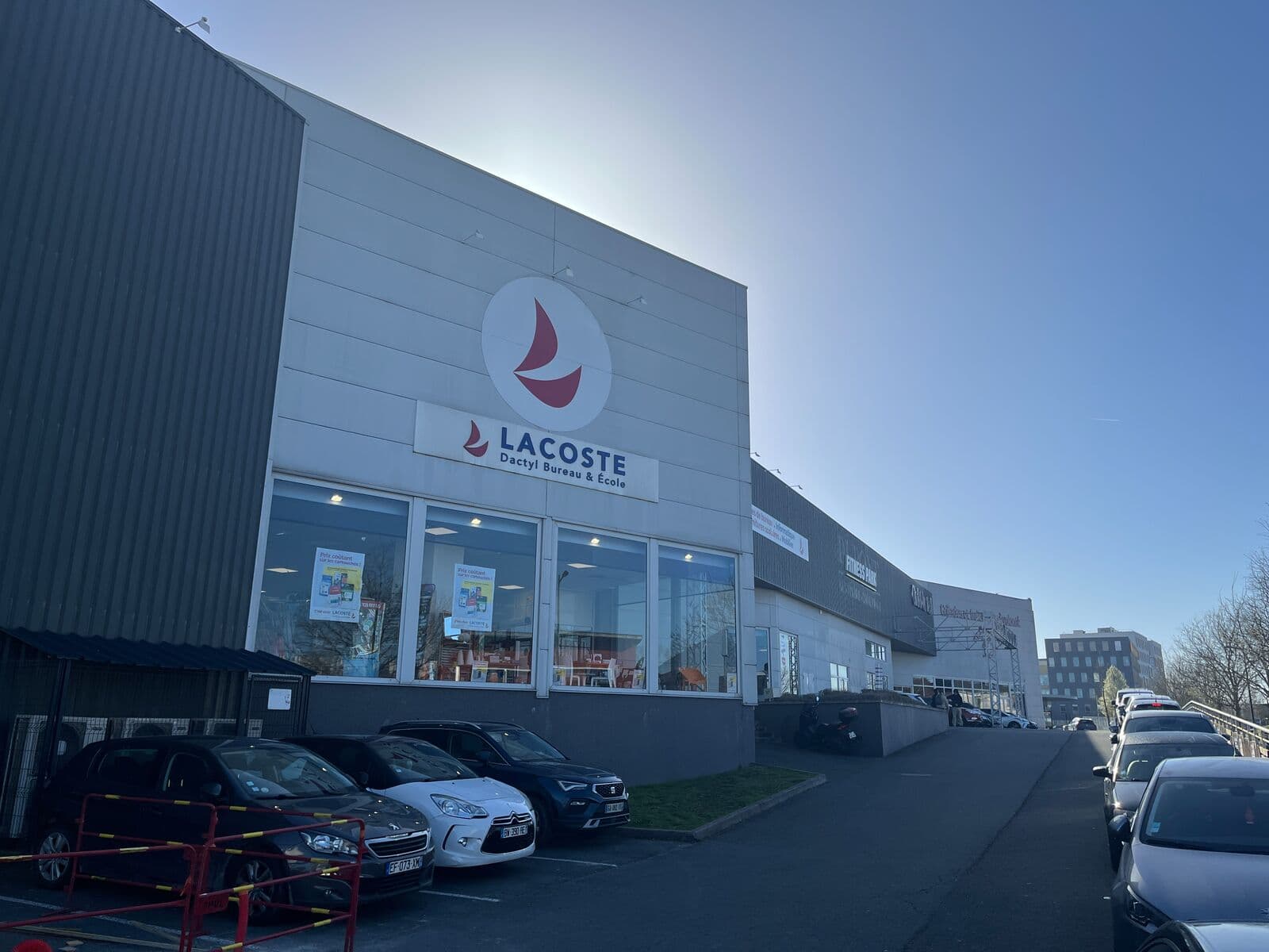 Local commercial · 2400 m² · Location — photo 1