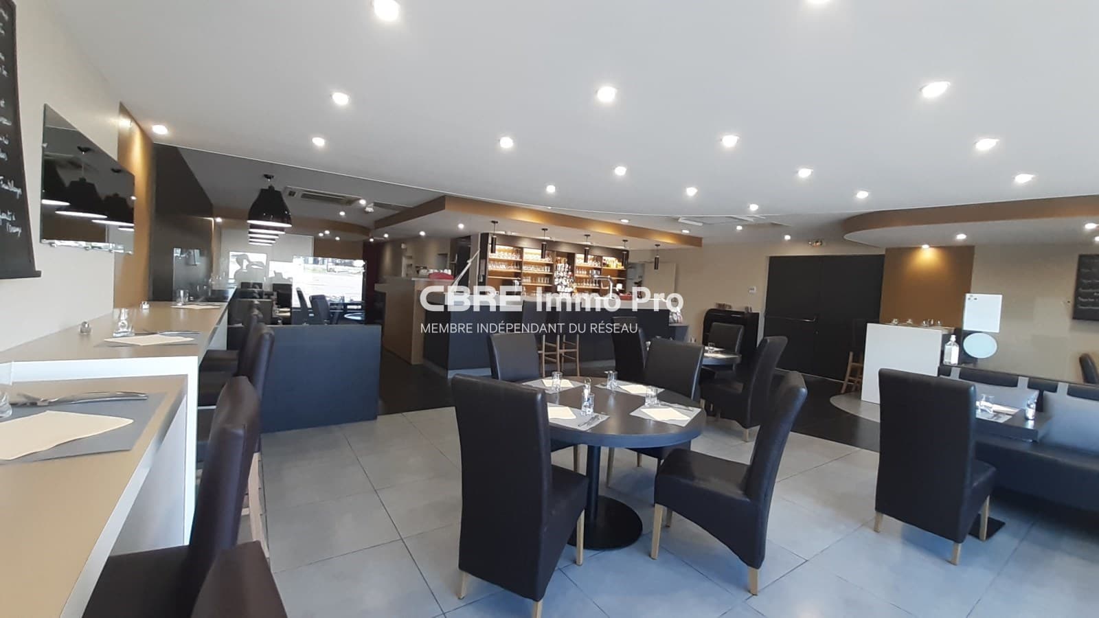 Local commercial 180 m² — VIENNE — photo 1