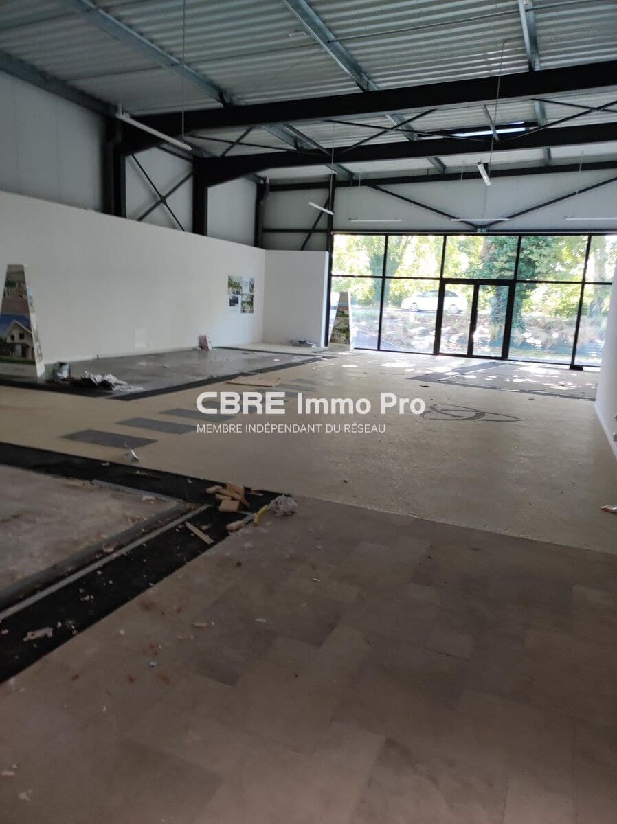 Local commercial 350 m² — DEUX SEVRES — photo 1