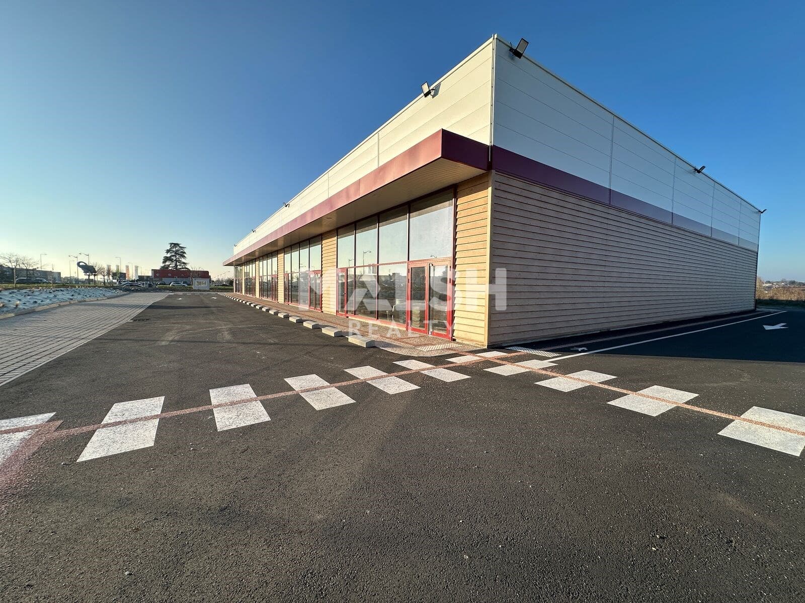 Local commercial 1100 m² — CHER — photo 1