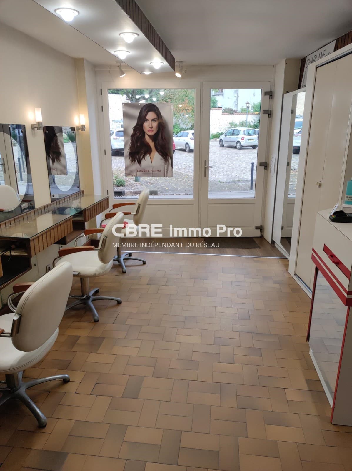 Local commercial 35 m² — VIENNE — photo 1