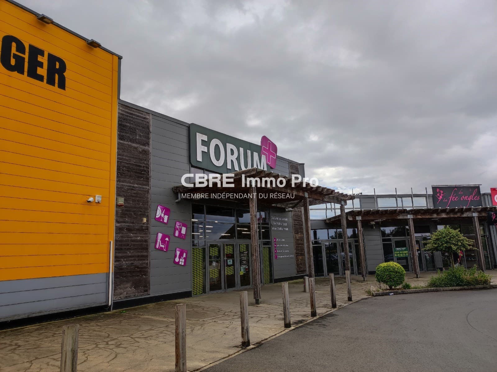 Local commercial 1200 m² — DEUX SEVRES — photo 1