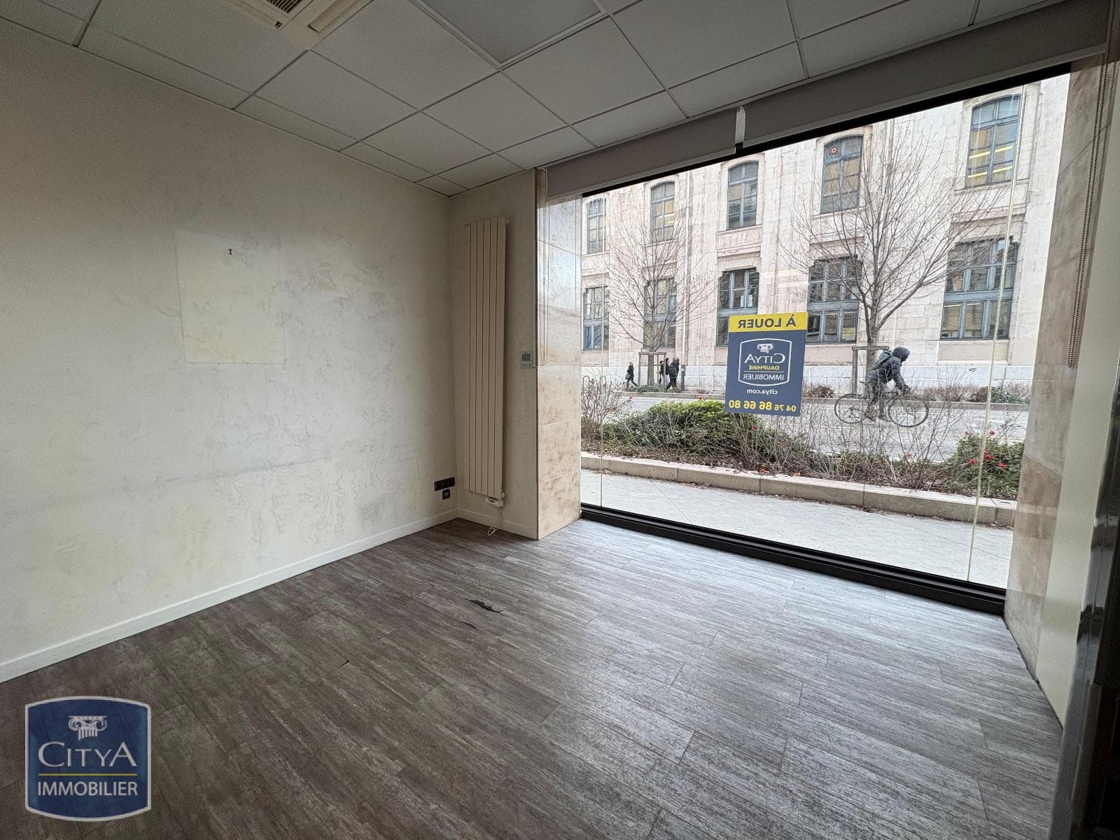 Local commercial · Location — photo 3