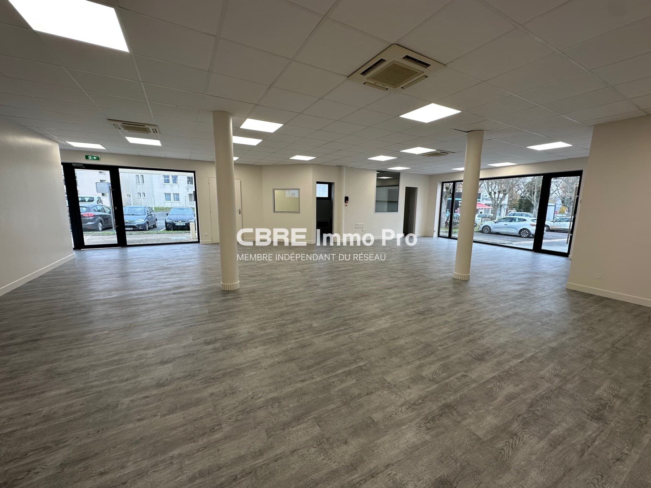Local commercial 521 m² — VIENNE — photo 1