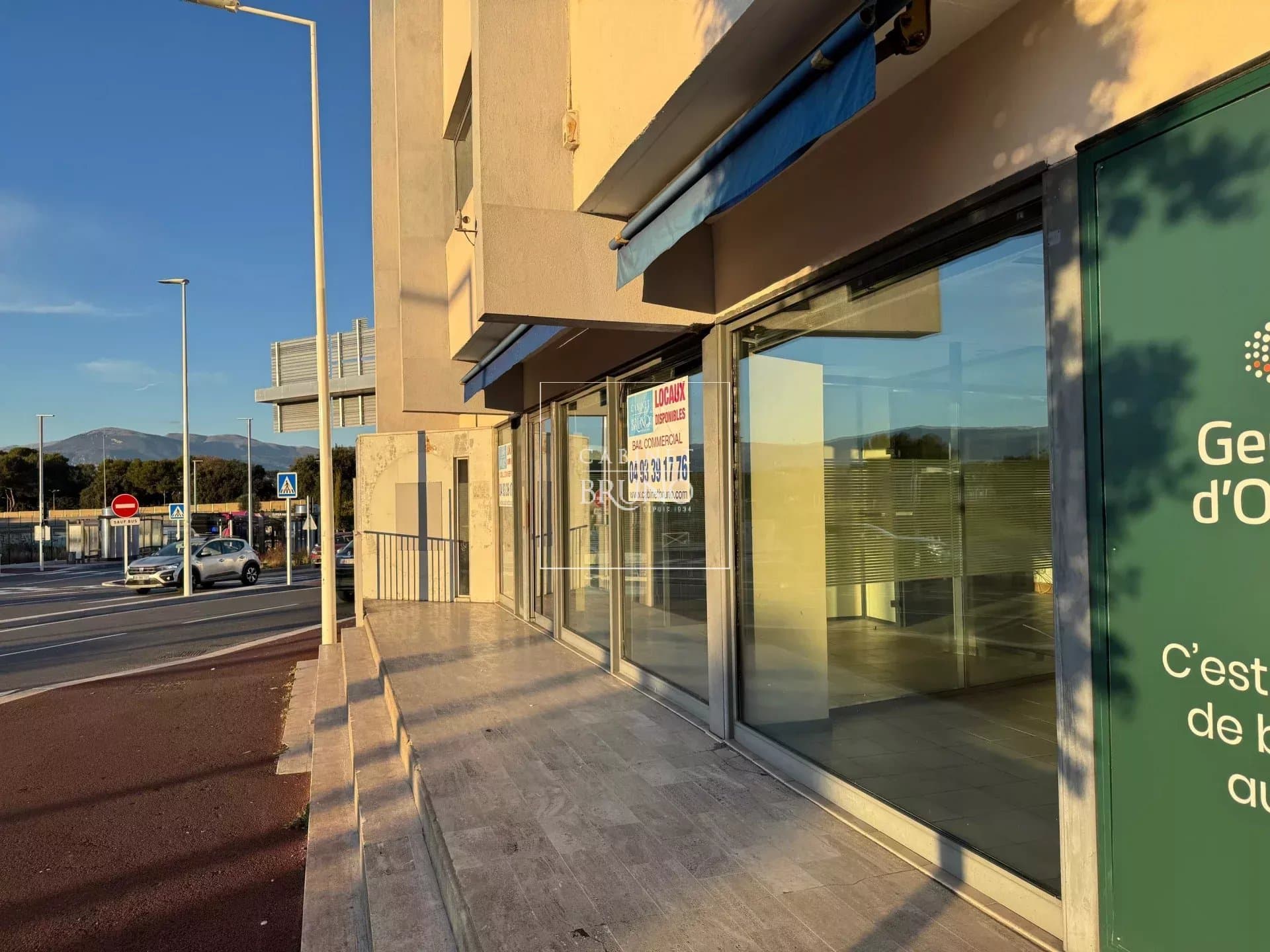 Local commercial · 188 m² · Achat des murs — photo 2