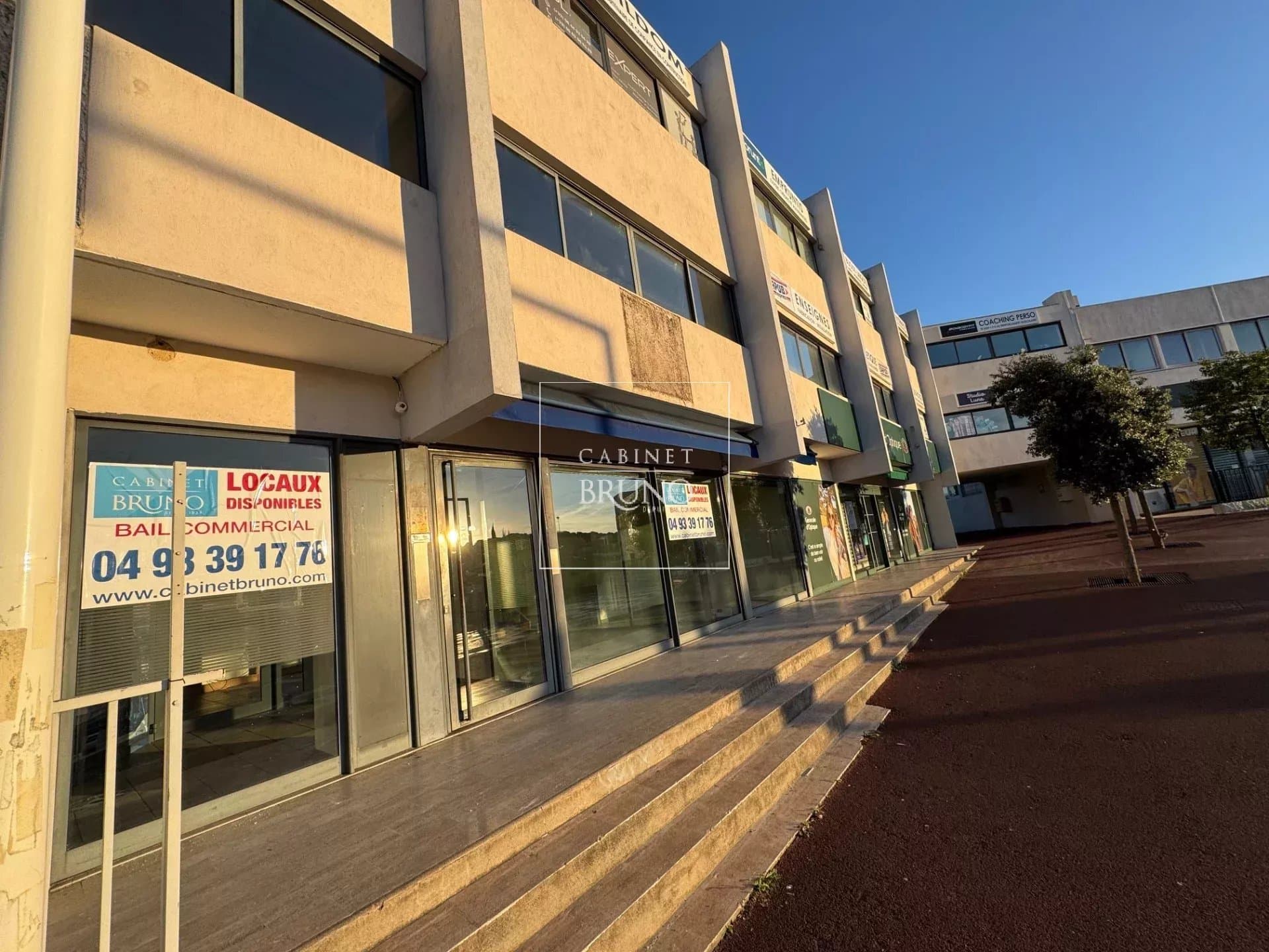 Local commercial · 188 m² · Achat des murs — photo 3
