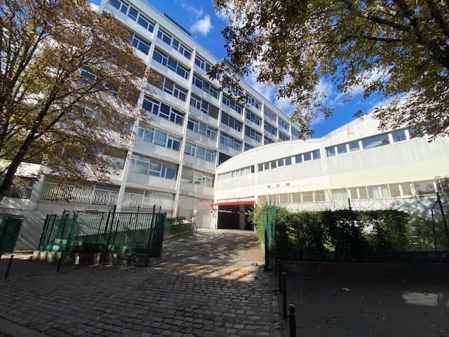 Local commercial · 165 m² · Location — photo 1