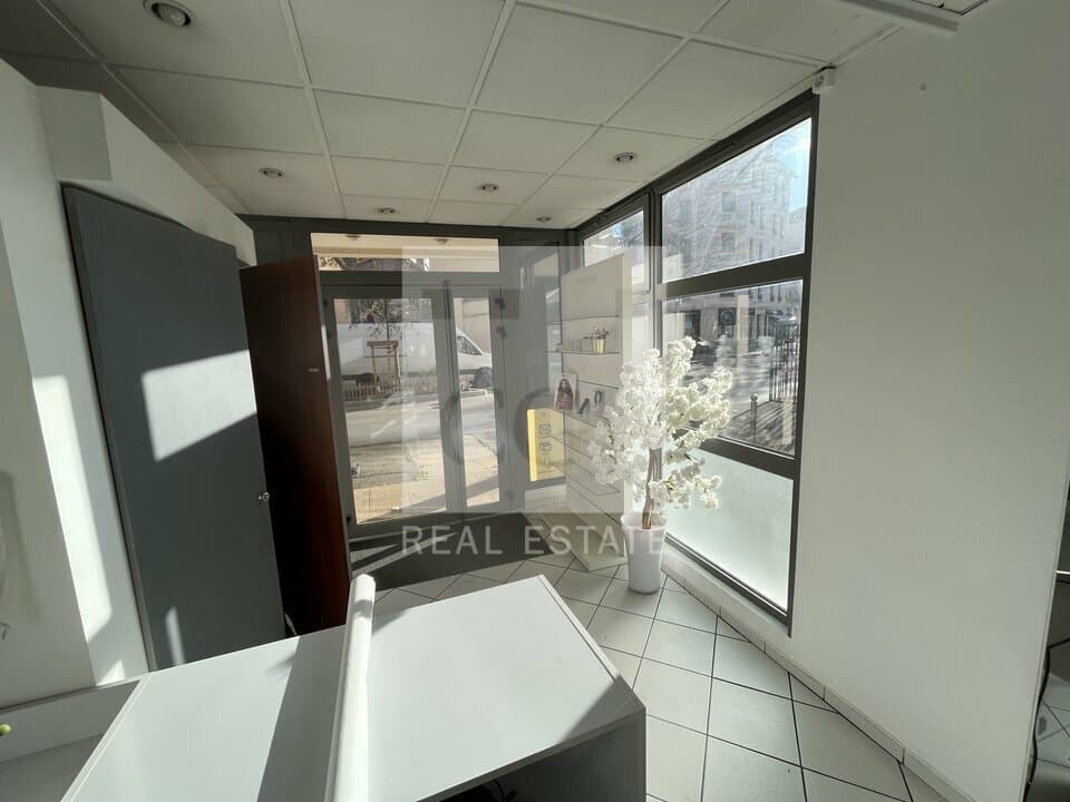 Local commercial · 61 m² · Achat des murs — photo 3