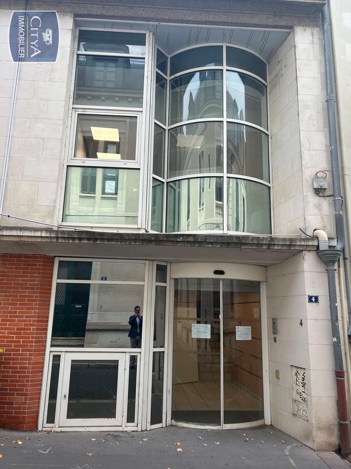 Local commercial — TOURS — photo 1