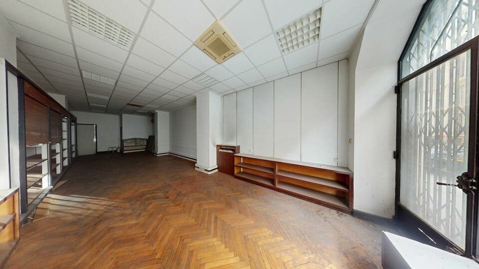 Local commercial · 58 m² · Location — photo 2