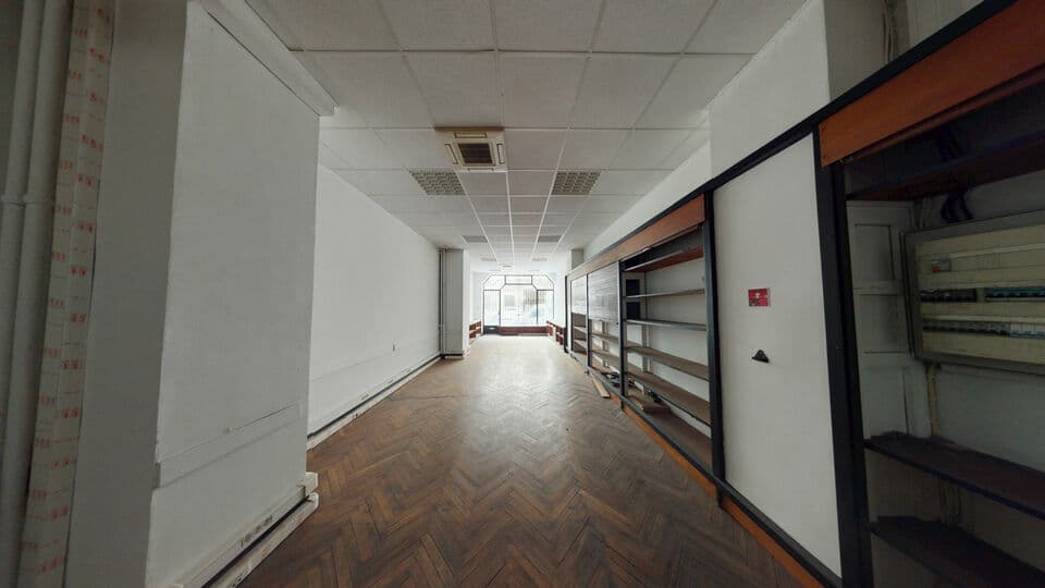 Local commercial · 58 m² · Location — photo 3