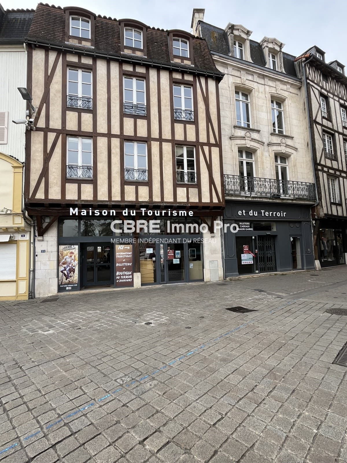 Local commercial 262 m² — VIENNE — photo 1