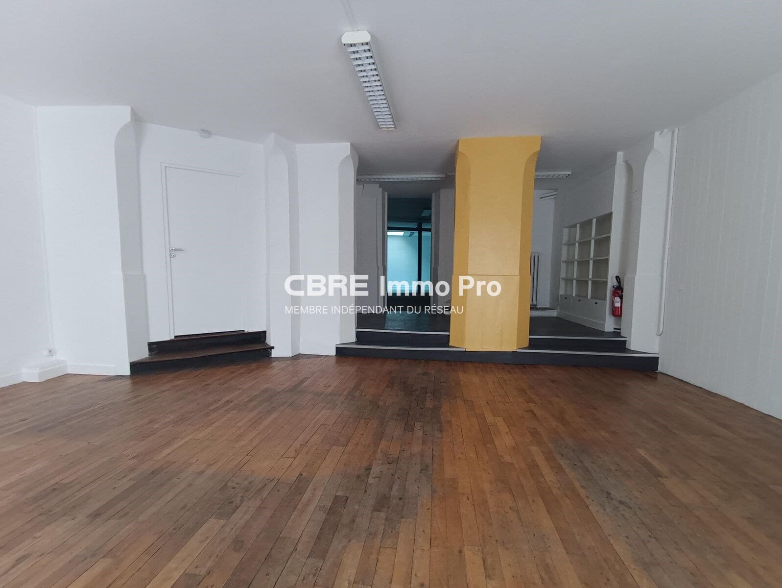 Local commercial 125 m² — VIENNE — photo 1