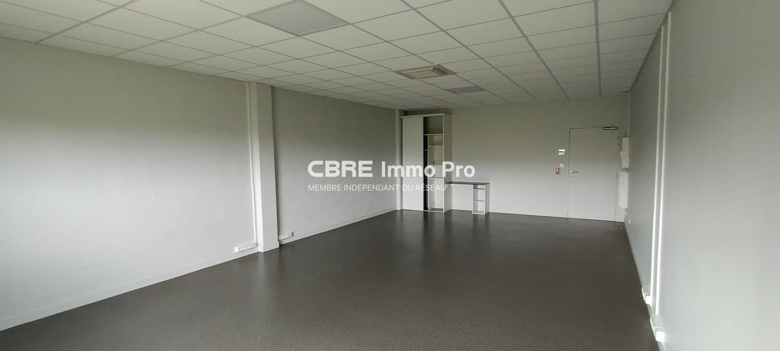 Local commercial 50 m² — VIENNE — photo 1