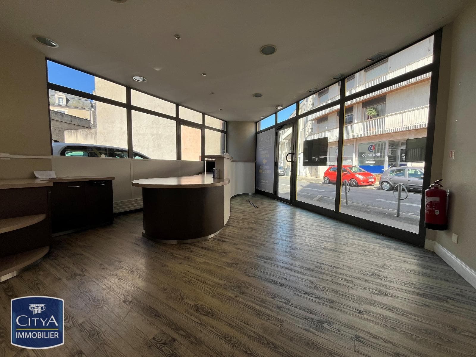 Bureau · 160 m² · Location — photo 1