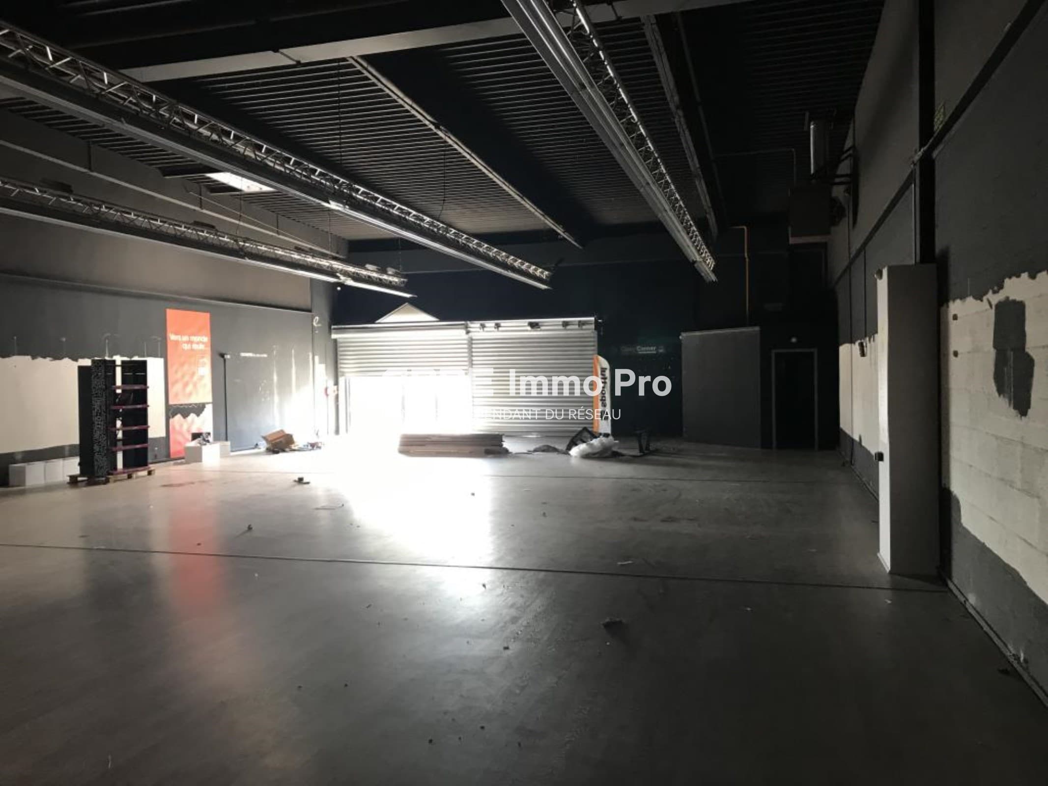 Local commercial 454 m² — VIENNE — photo 1