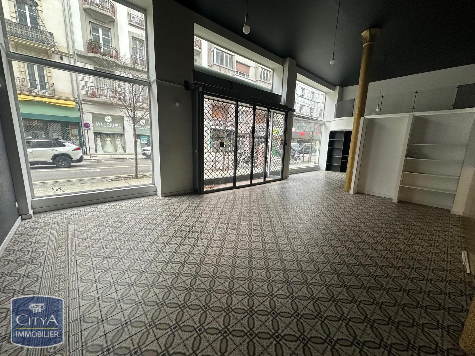 Local commercial · 291 m² · Location — photo 3