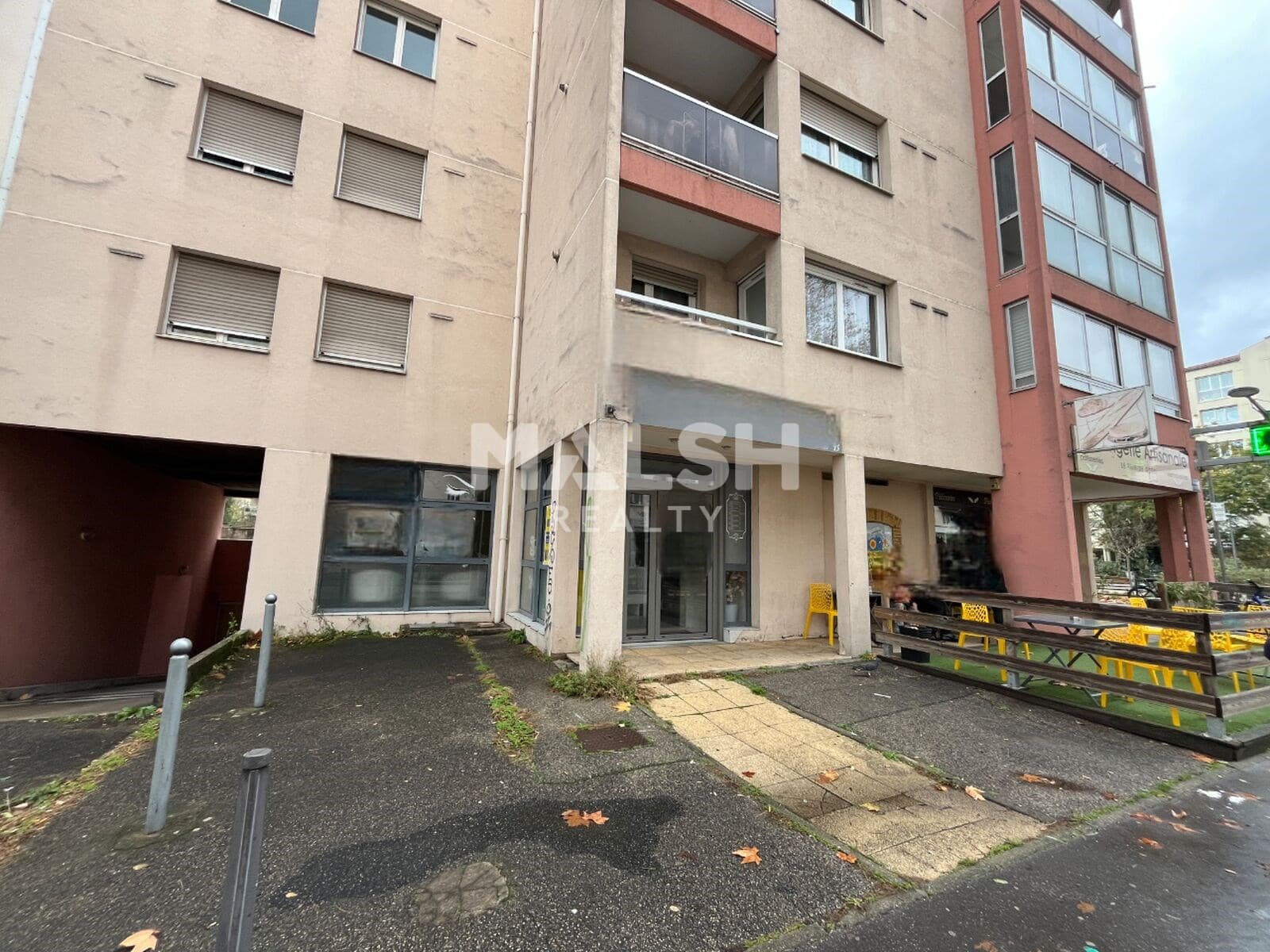 Local commercial 61 m² — RHONE — photo 1