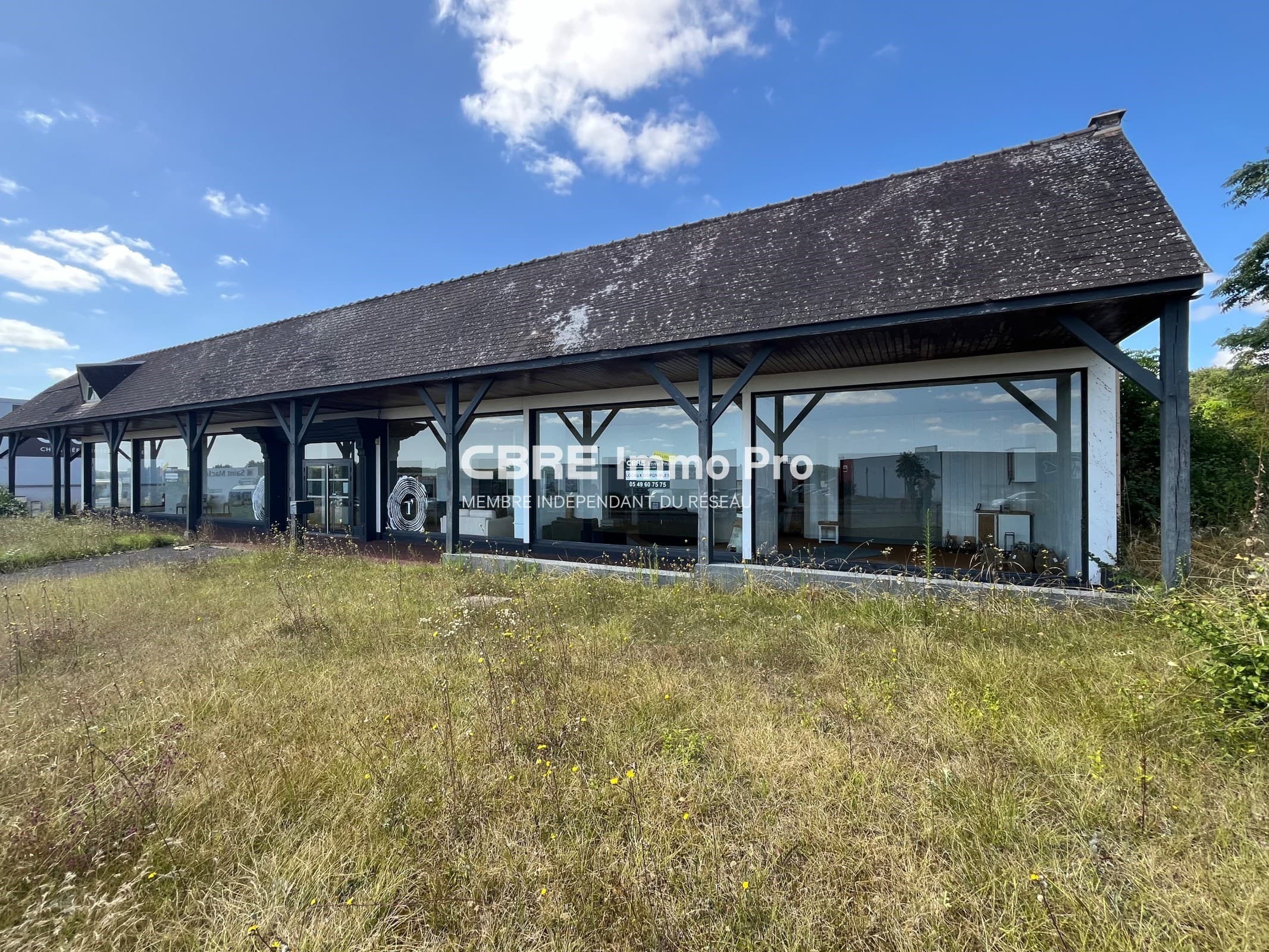 Local commercial 756 m² — VIENNE — photo 1