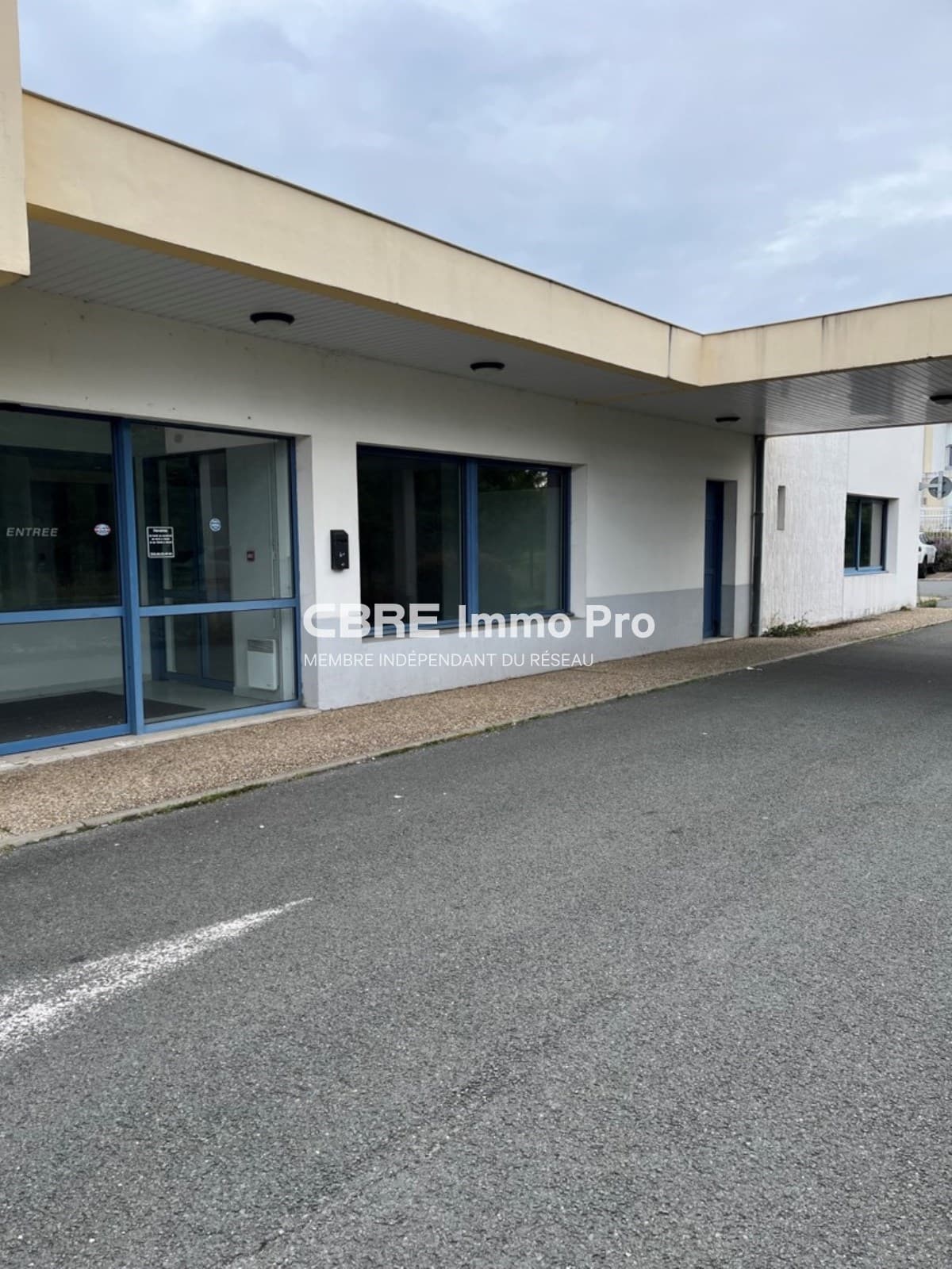 Local commercial 577 m² — CHARENTE MARITIME — photo 1