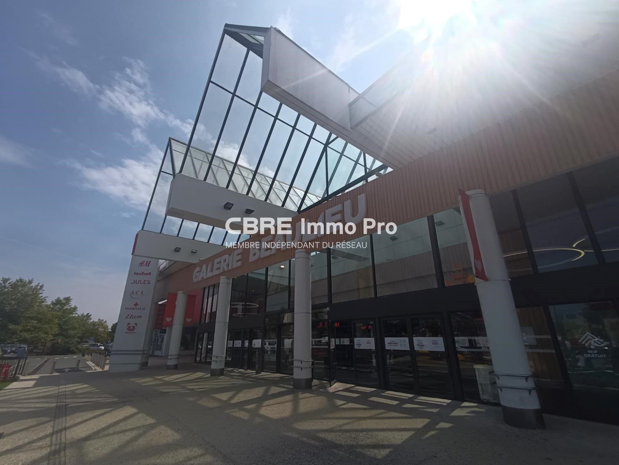 Local commercial 276 m² — VIENNE — photo 1