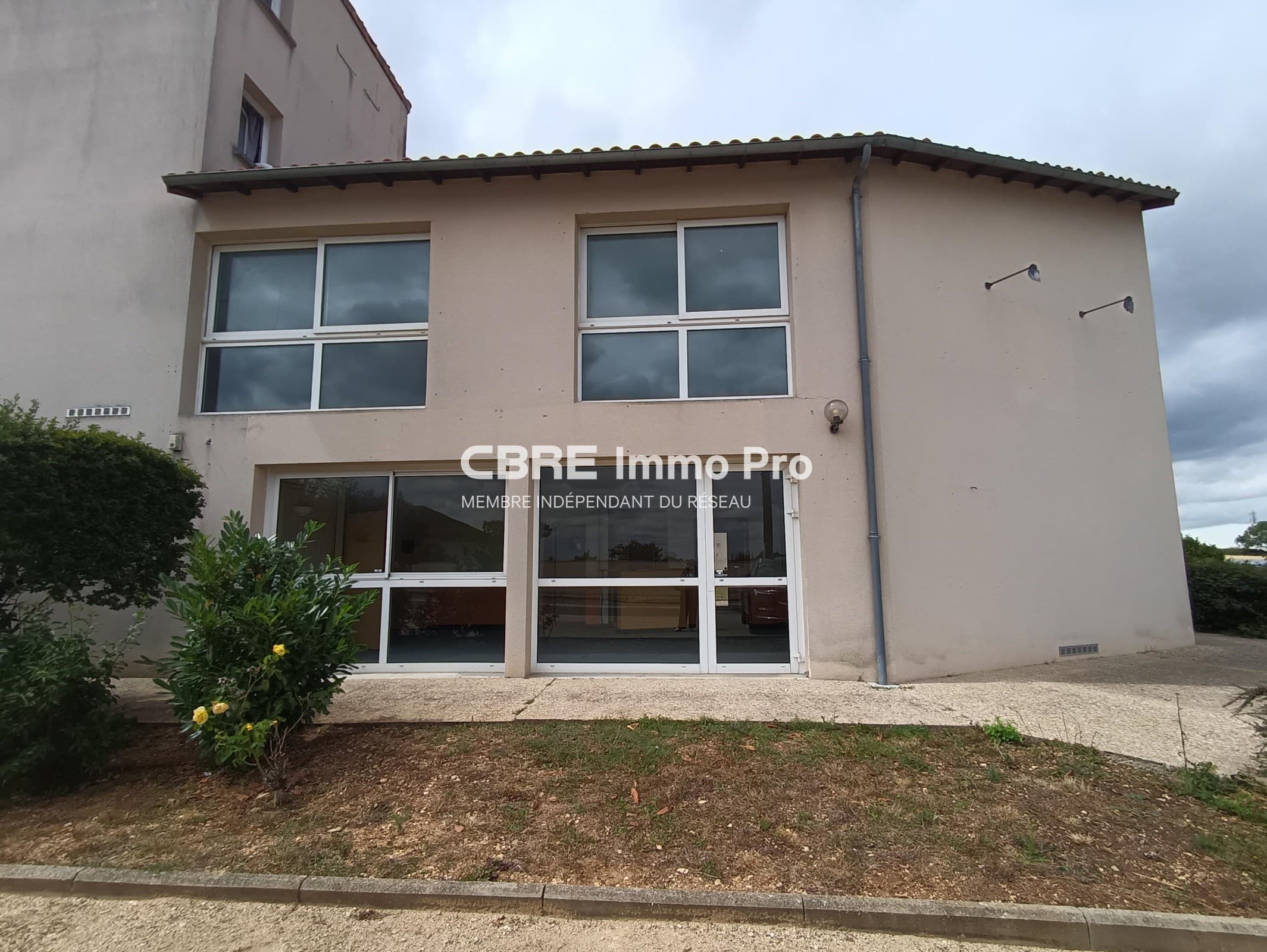 Local commercial 288 m² — VIENNE — photo 1