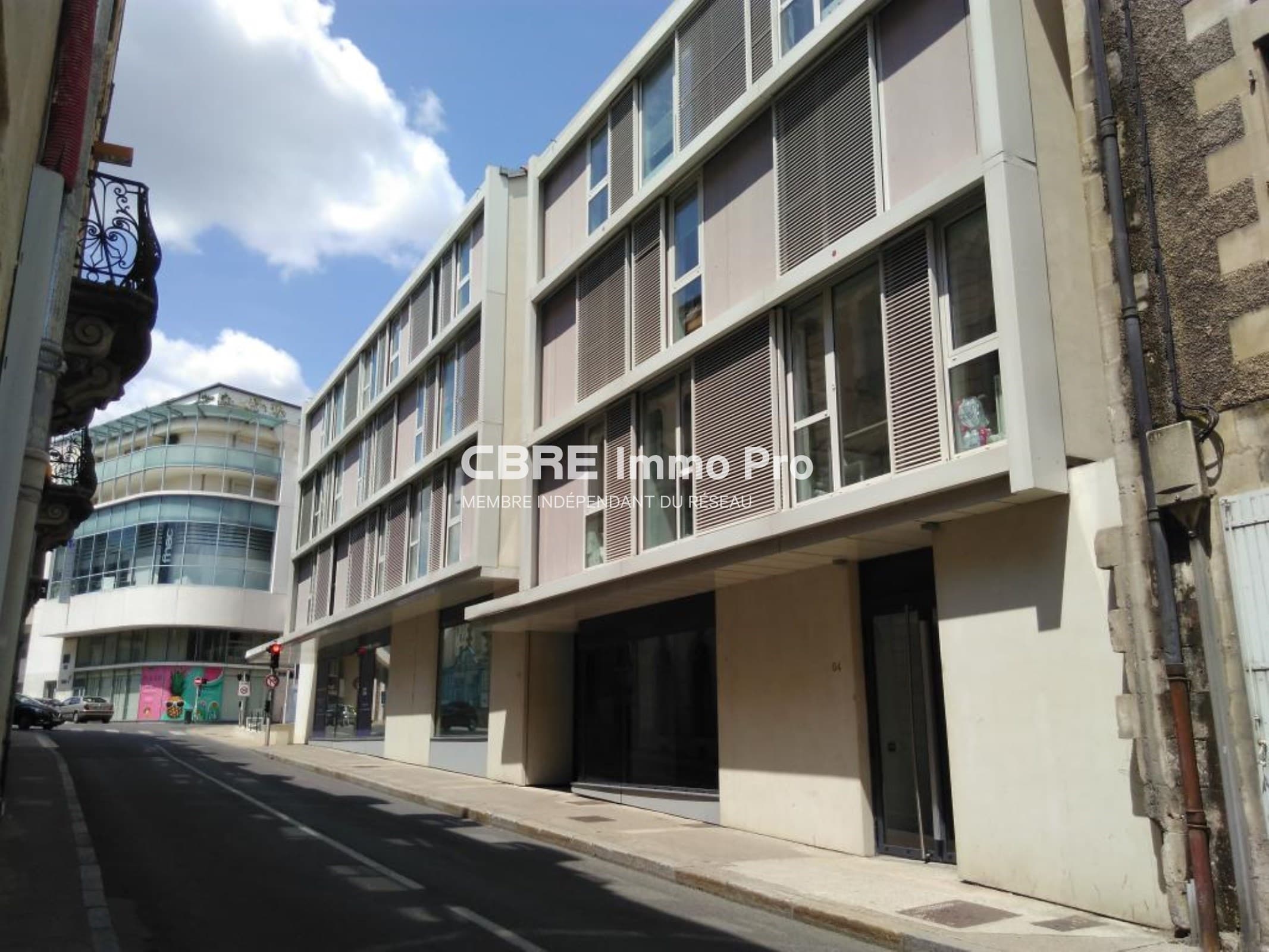 Local commercial 158 m² — VIENNE — photo 1