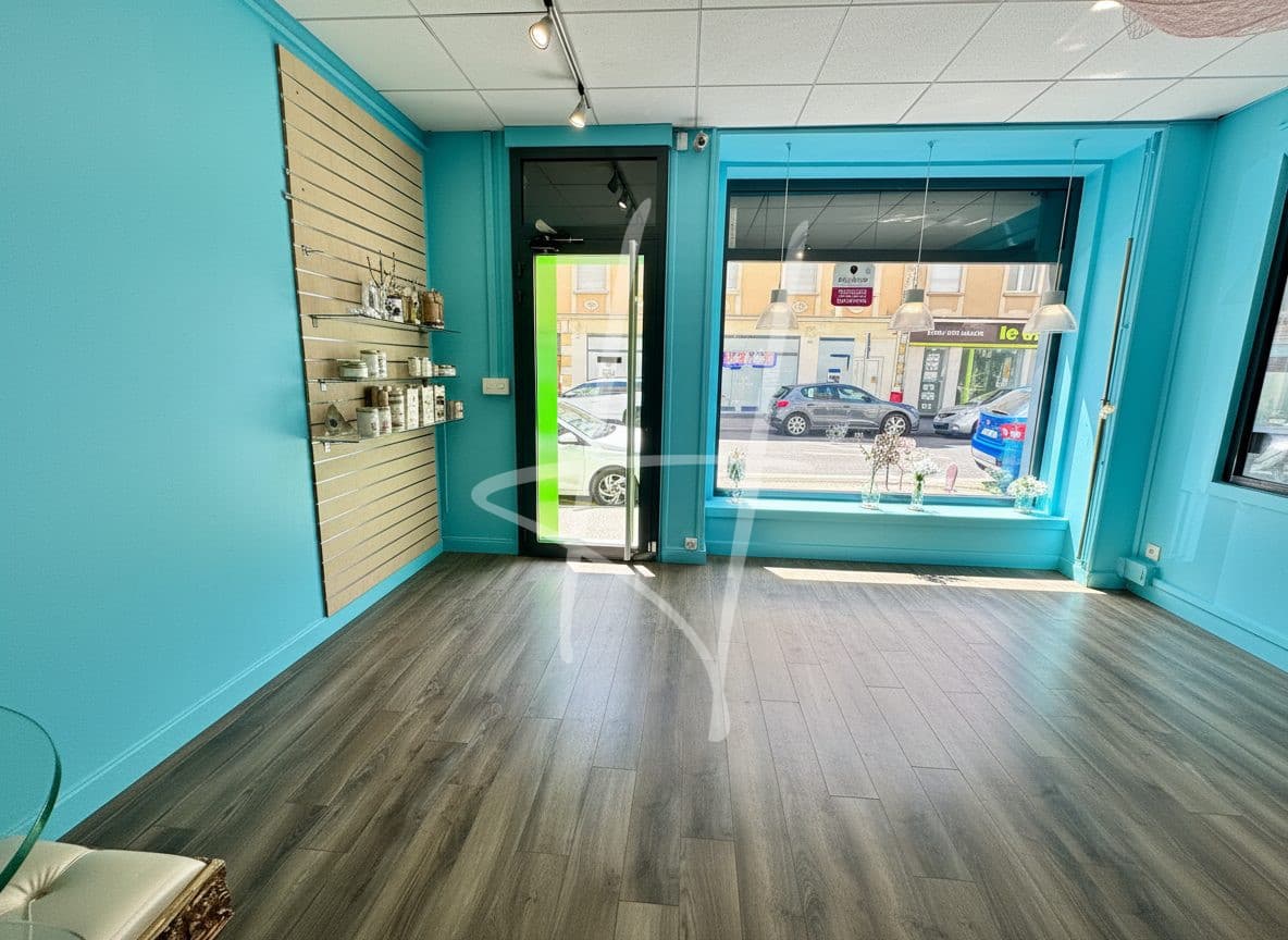 Local commercial · 64 m² · Location — photo 2