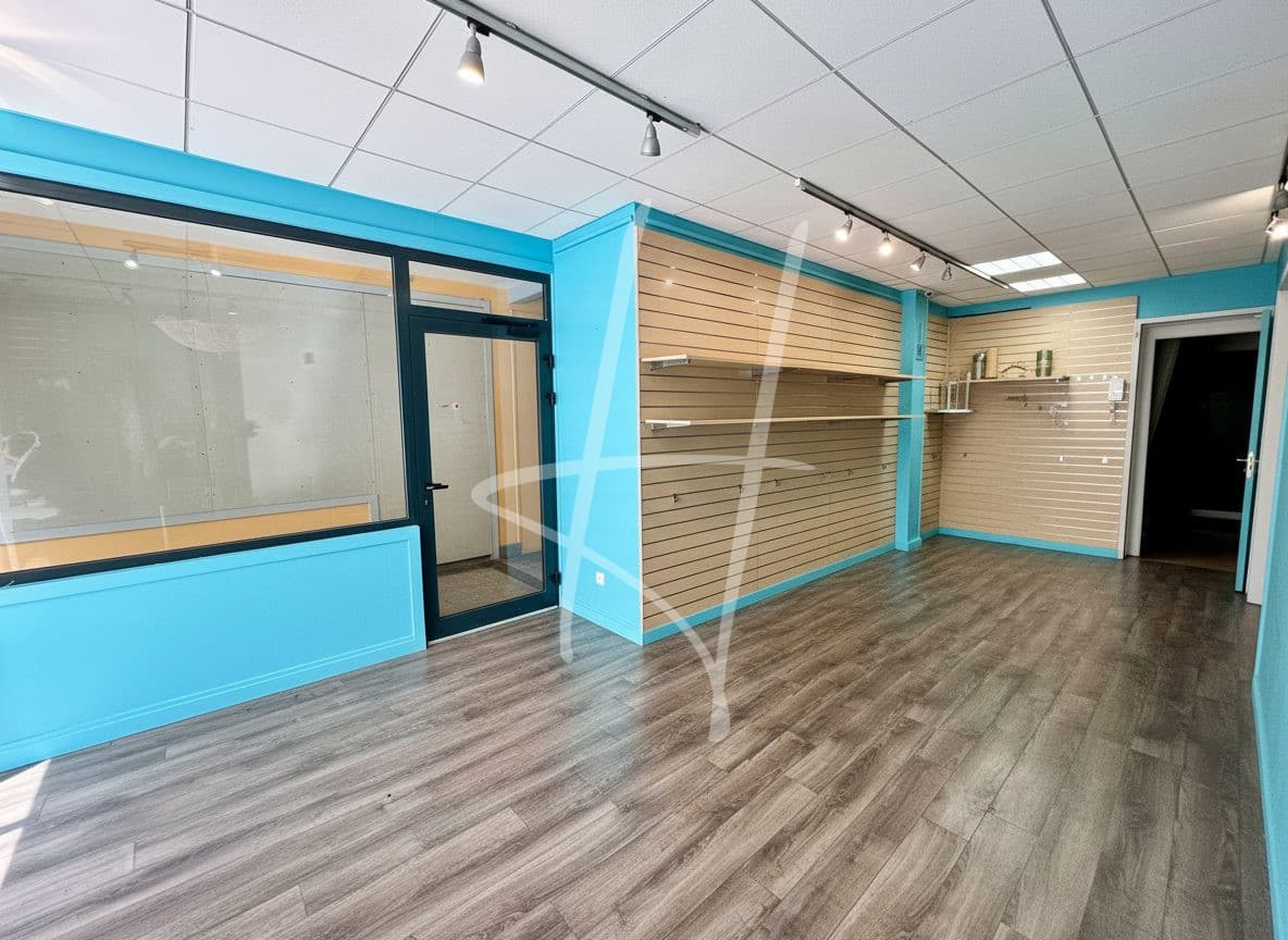 Local commercial · 64 m² · Location — photo 3