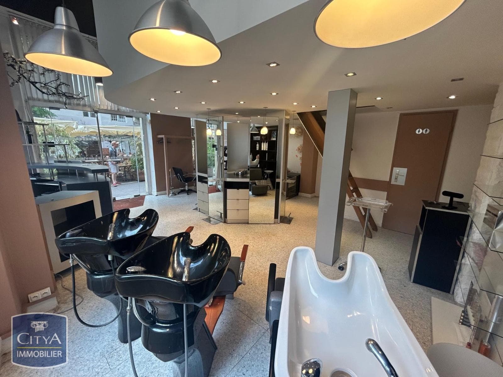 Local commercial 68 m² — STRASBOURG — photo 1