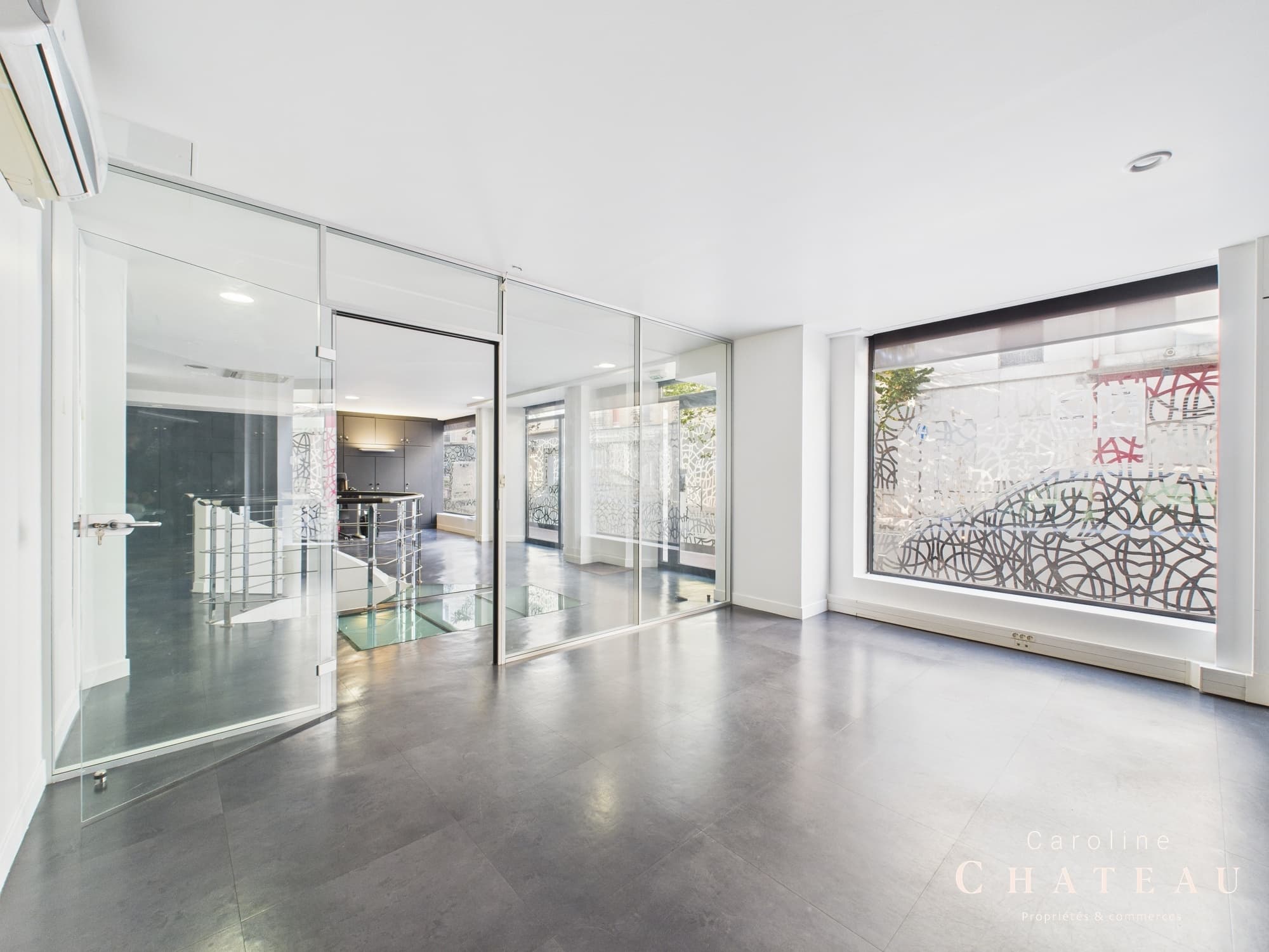Local commercial 165 m² — LEVALLOIS PERRET — photo 1