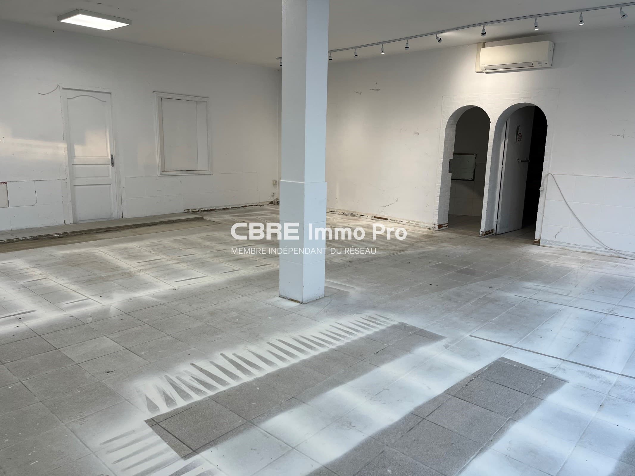 Local commercial 392 m² — CHARENTE MARITIME — photo 1